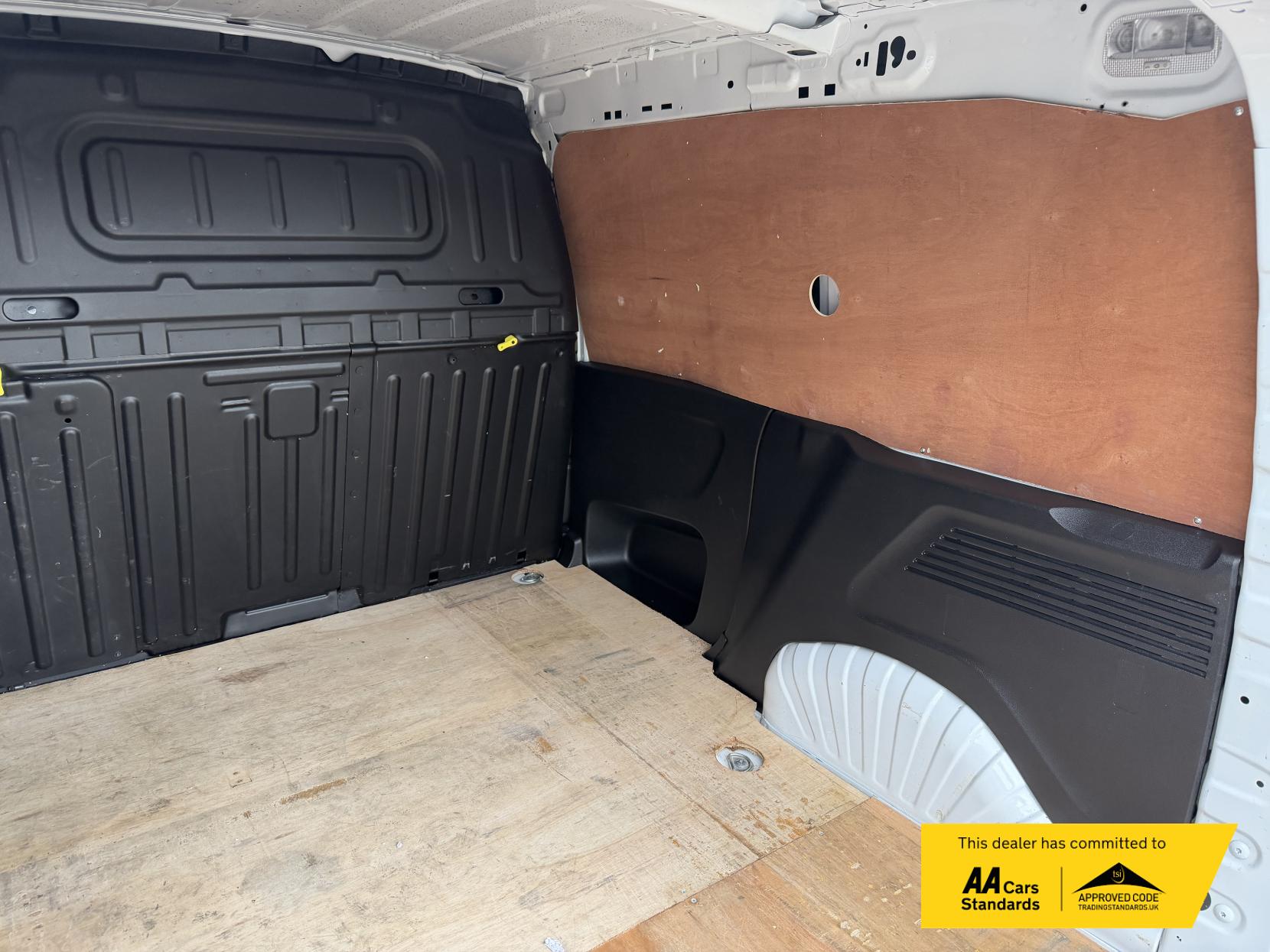 2022 Vauxhall Combo 1.5 Turbo D 2300 Sportive Panel Van 5dr Diesel Manual L1 H1 Euro 6 (100 ps) - Thumbnail 15