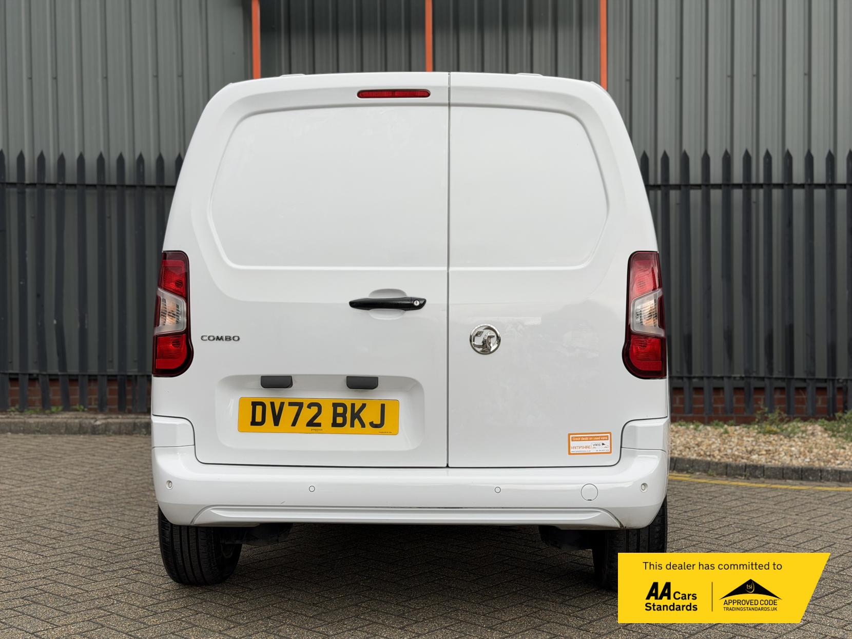 2022 Vauxhall Combo 1.5 Turbo D 2300 Sportive Panel Van 5dr Diesel Manual L1 H1 Euro 6 (100 ps) - Thumbnail 9