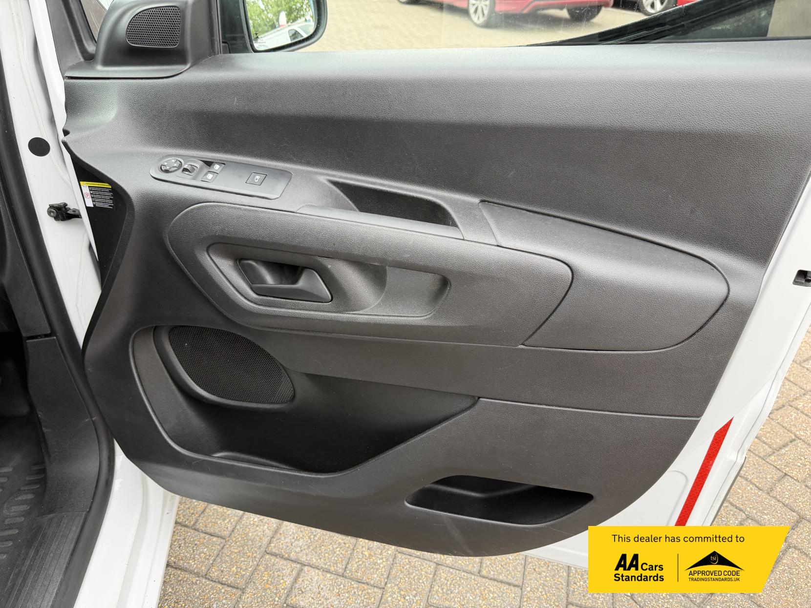2022 Vauxhall Combo 1.5 Turbo D 2300 Sportive Panel Van 5dr Diesel Manual L1 H1 Euro 6 (100 ps) - Thumbnail 42