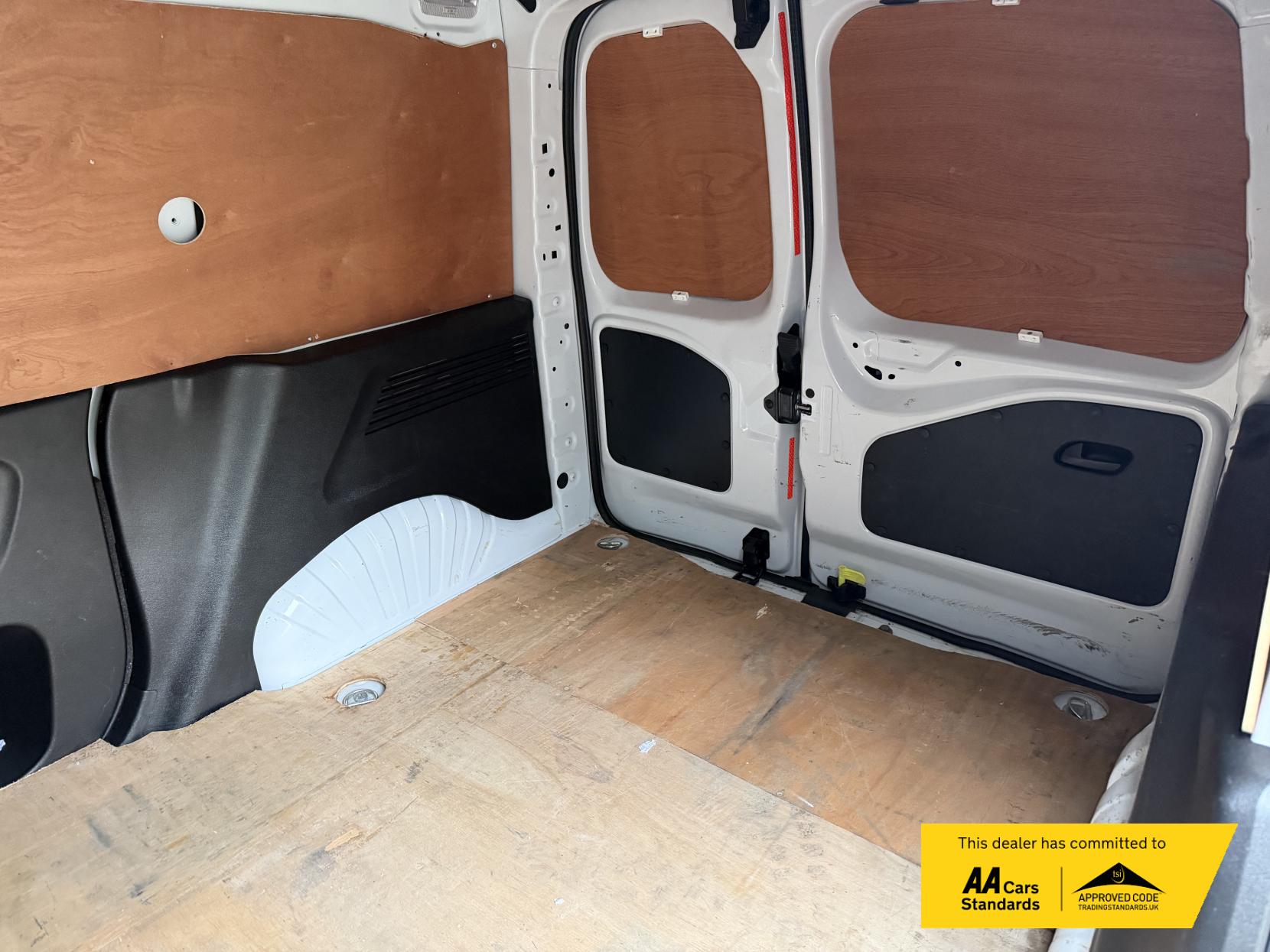 2022 Vauxhall Combo 1.5 Turbo D 2300 Sportive Panel Van 5dr Diesel Manual L1 H1 Euro 6 (100 ps) - Thumbnail 17
