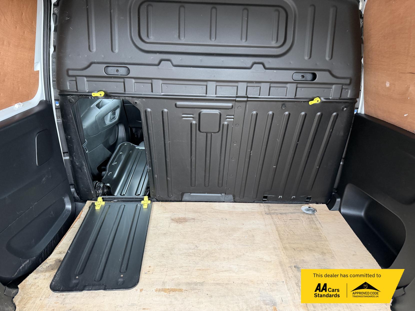 2022 Vauxhall Combo 1.5 Turbo D 2300 Sportive Panel Van 5dr Diesel Manual L1 H1 Euro 6 (100 ps) - Thumbnail 14