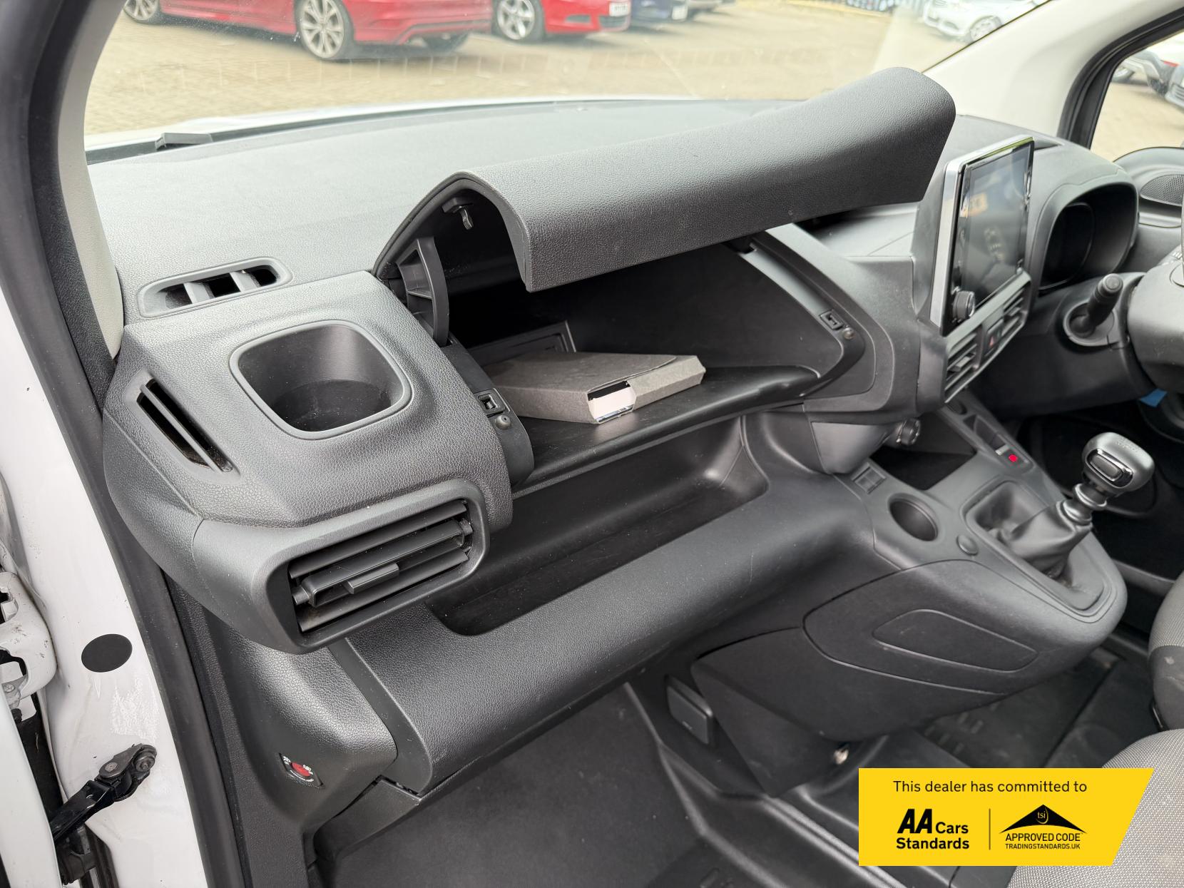2022 Vauxhall Combo 1.5 Turbo D 2300 Sportive Panel Van 5dr Diesel Manual L1 H1 Euro 6 (100 ps) - Thumbnail 21