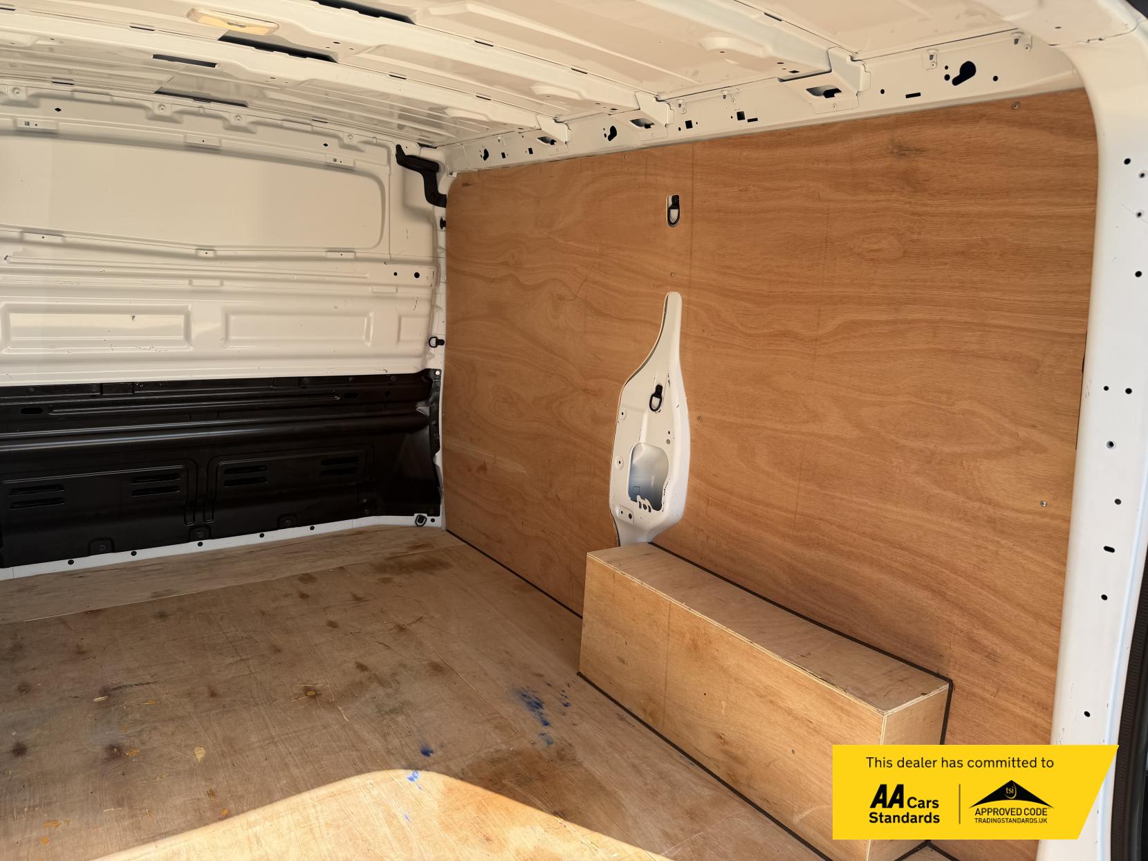 2022 Renault Trafic 2.0 dCi Blue SL28 Business Panel Van 5dr Diesel Manual L1 H1 Euro 6 (s/s) (130 ps) - Thumbnail 14