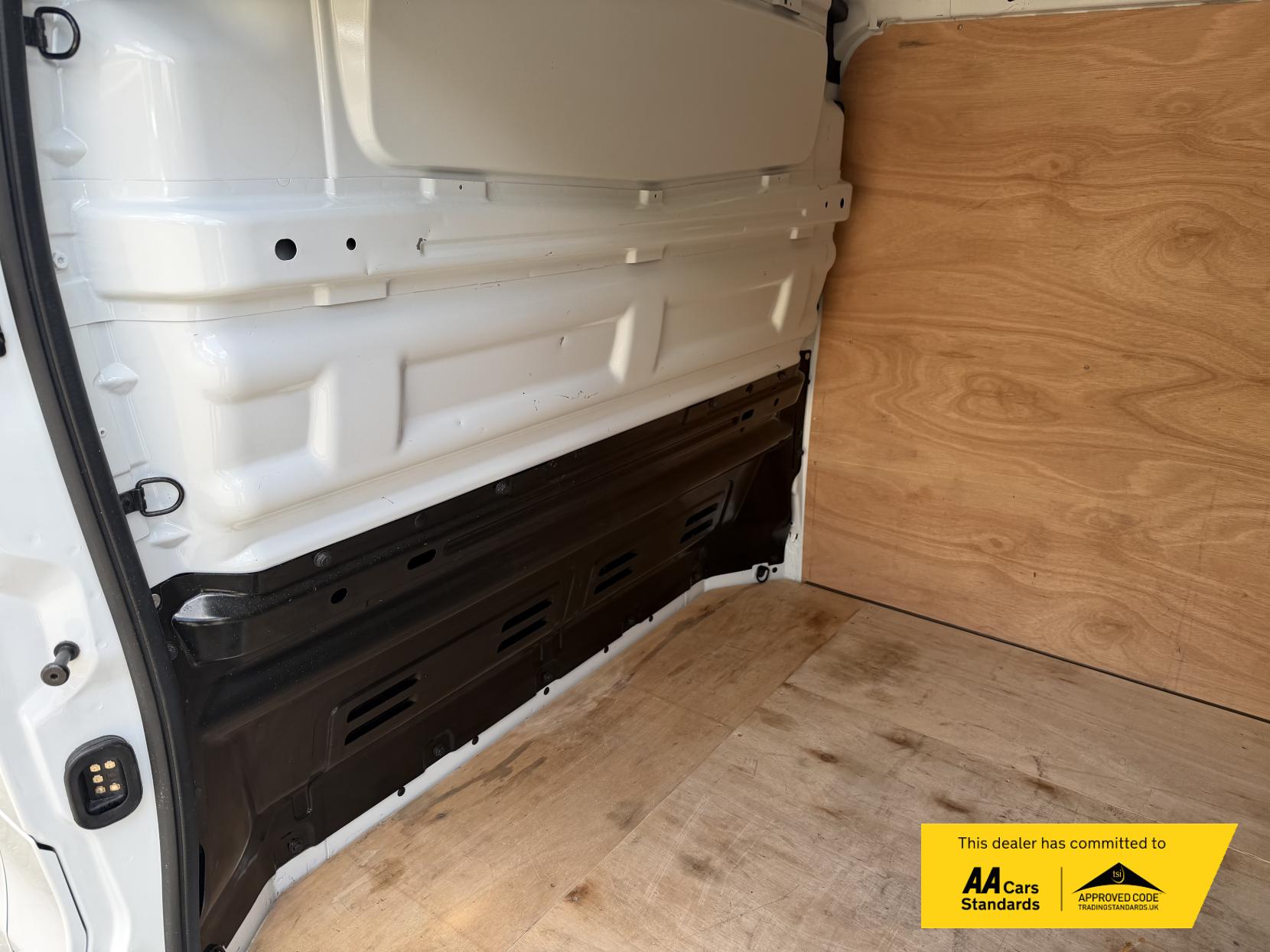2022 Renault Trafic 2.0 dCi Blue SL28 Business Panel Van 5dr Diesel Manual L1 H1 Euro 6 (s/s) (130 ps) - Thumbnail 15