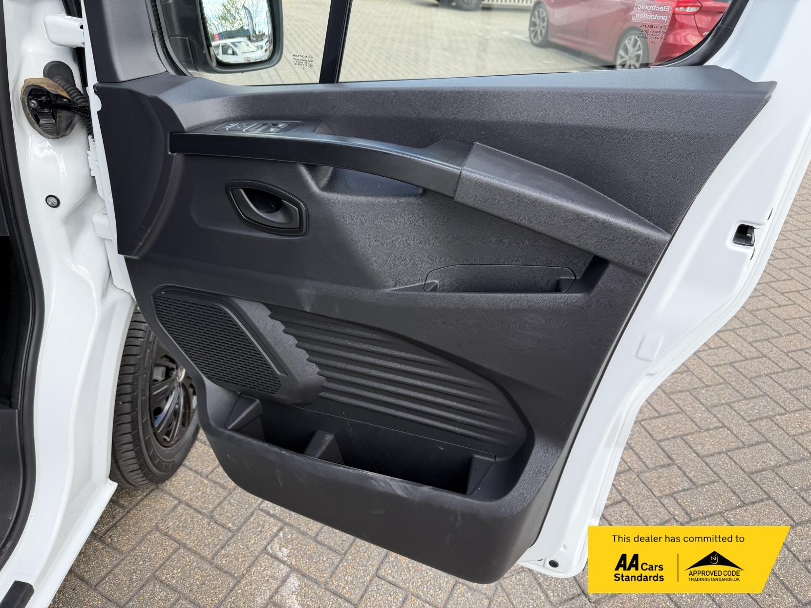 2022 Renault Trafic 2.0 dCi Blue SL28 Business Panel Van 5dr Diesel Manual L1 H1 Euro 6 (s/s) (130 ps) - Thumbnail 40