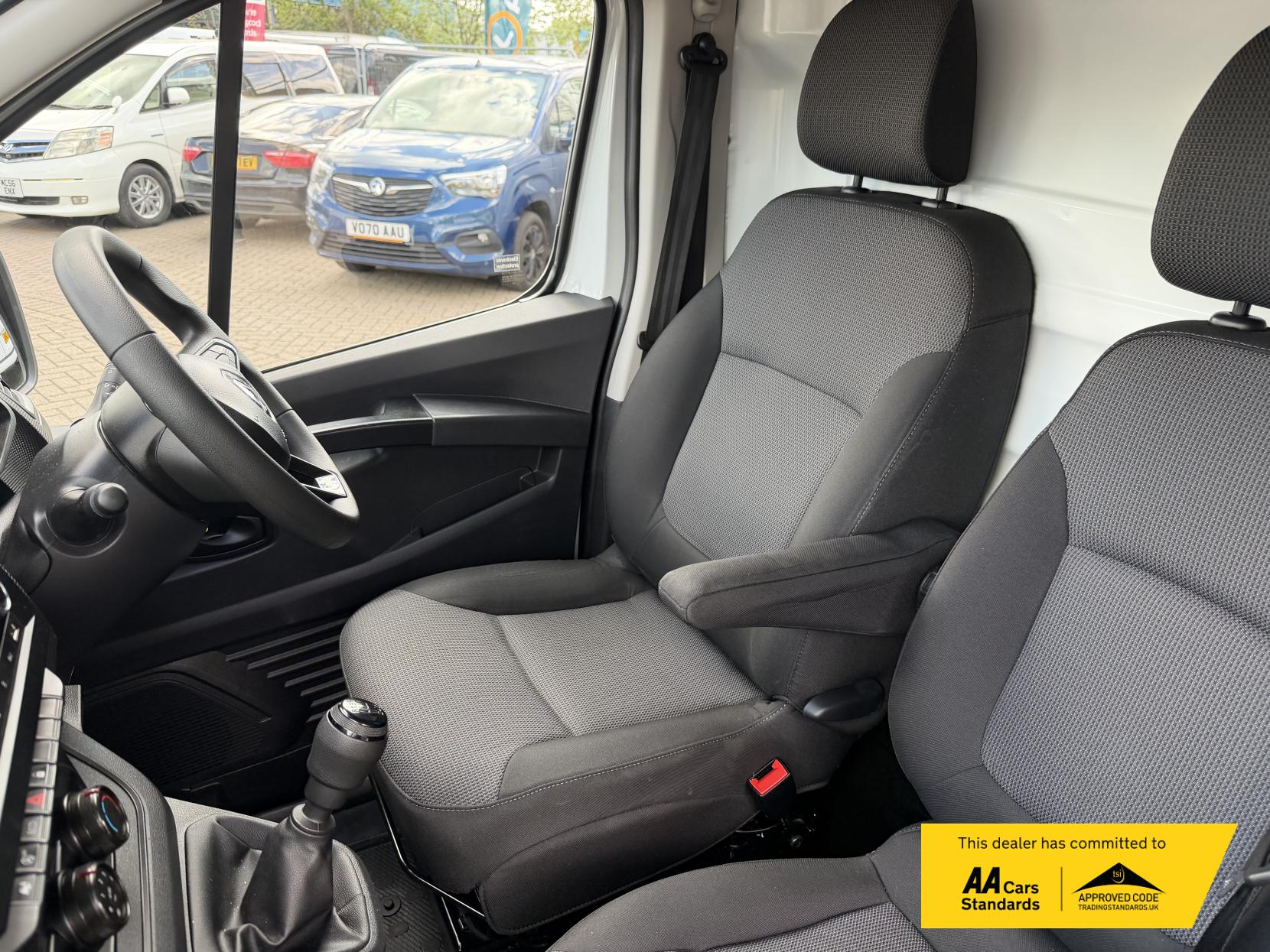 2022 Renault Trafic 2.0 dCi Blue SL28 Business Panel Van 5dr Diesel Manual L1 H1 Euro 6 (s/s) (130 ps) - Thumbnail 18