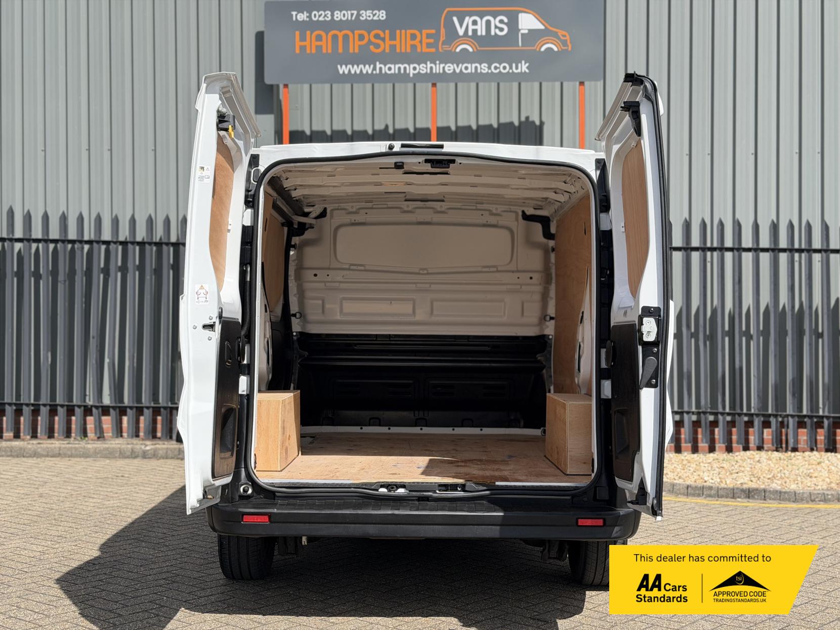 2022 Renault Trafic 2.0 dCi Blue SL28 Business Panel Van 5dr Diesel Manual L1 H1 Euro 6 (s/s) (130 ps) - Thumbnail 10