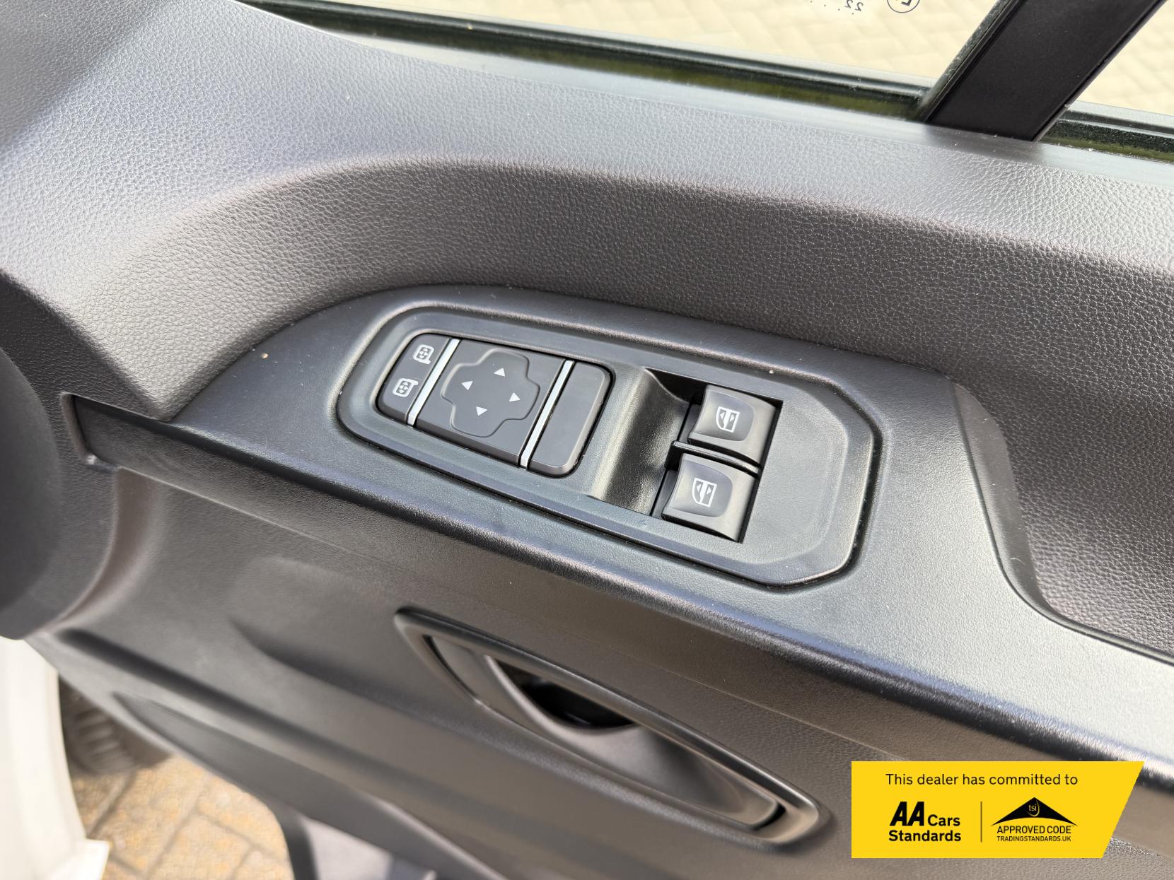 2022 Renault Trafic 2.0 dCi Blue SL28 Business Panel Van 5dr Diesel Manual L1 H1 Euro 6 (s/s) (130 ps) - Thumbnail 39