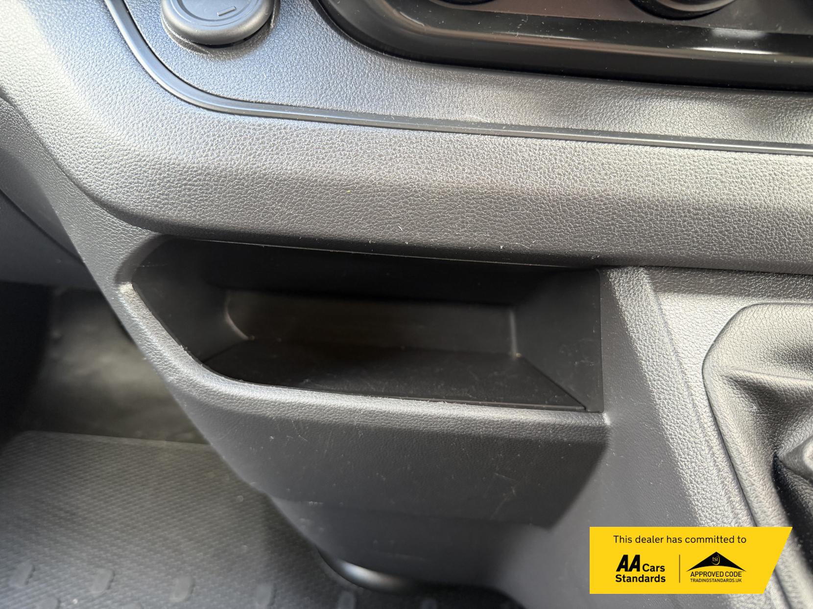 2022 Renault Trafic 2.0 dCi Blue SL28 Business Panel Van 5dr Diesel Manual L1 H1 Euro 6 (s/s) (130 ps) - Thumbnail 35