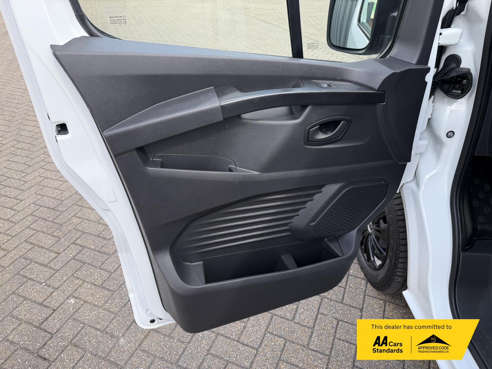 2022 Renault Trafic 2.0 dCi Blue SL28 Business Panel Van 5dr Diesel Manual L1 H1 Euro 6 (s/s) (130 ps) - Thumbnail 21