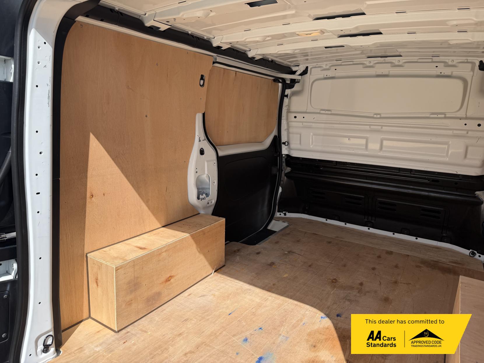 2022 Renault Trafic 2.0 dCi Blue SL28 Business Panel Van 5dr Diesel Manual L1 H1 Euro 6 (s/s) (130 ps) - Thumbnail 12