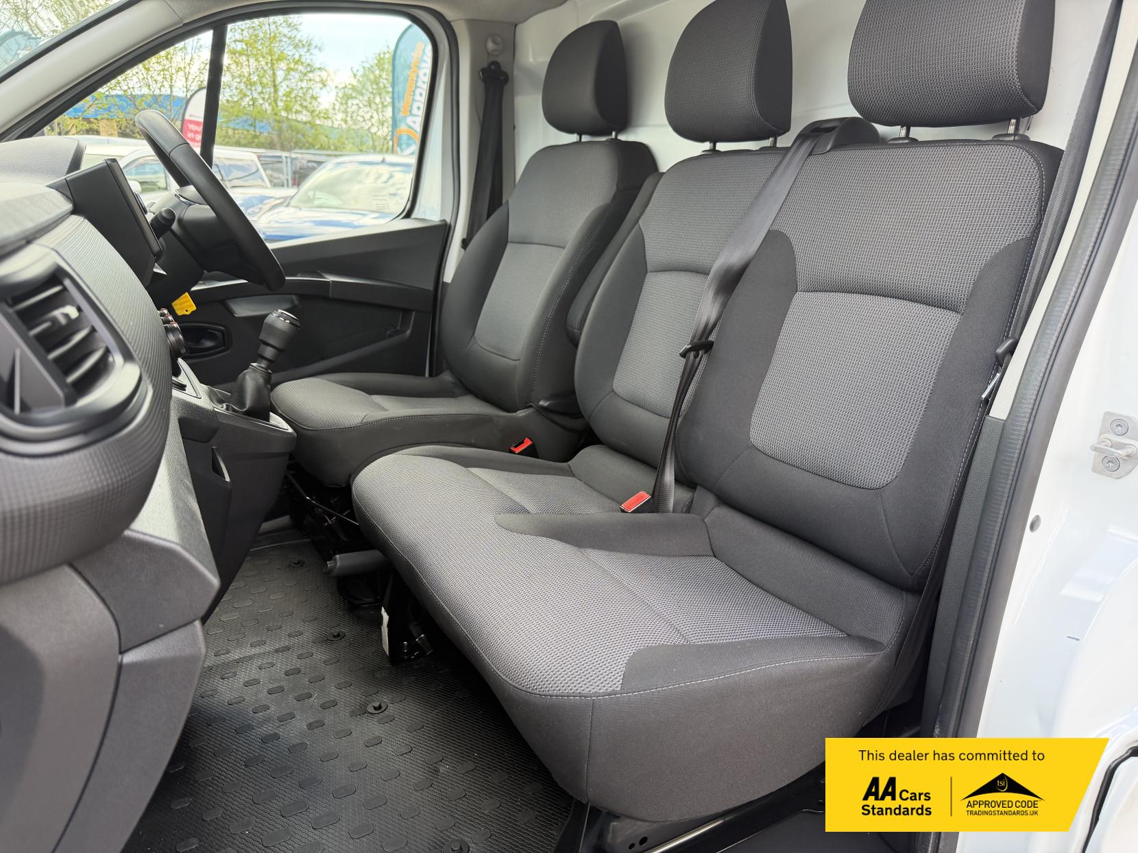 2022 Renault Trafic 2.0 dCi Blue SL28 Business Panel Van 5dr Diesel Manual L1 H1 Euro 6 (s/s) (130 ps) - Thumbnail 19
