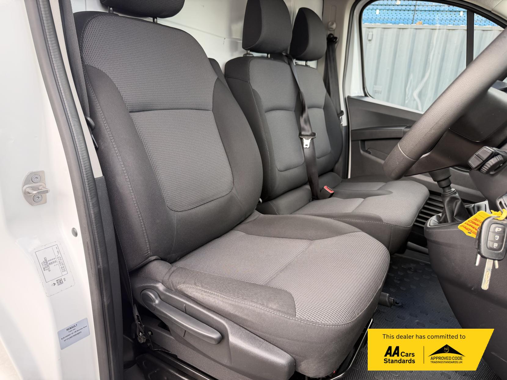 2022 Renault Trafic 2.0 dCi Blue SL28 Business Panel Van 5dr Diesel Manual L1 H1 Euro 6 (s/s) (130 ps) - Thumbnail 17