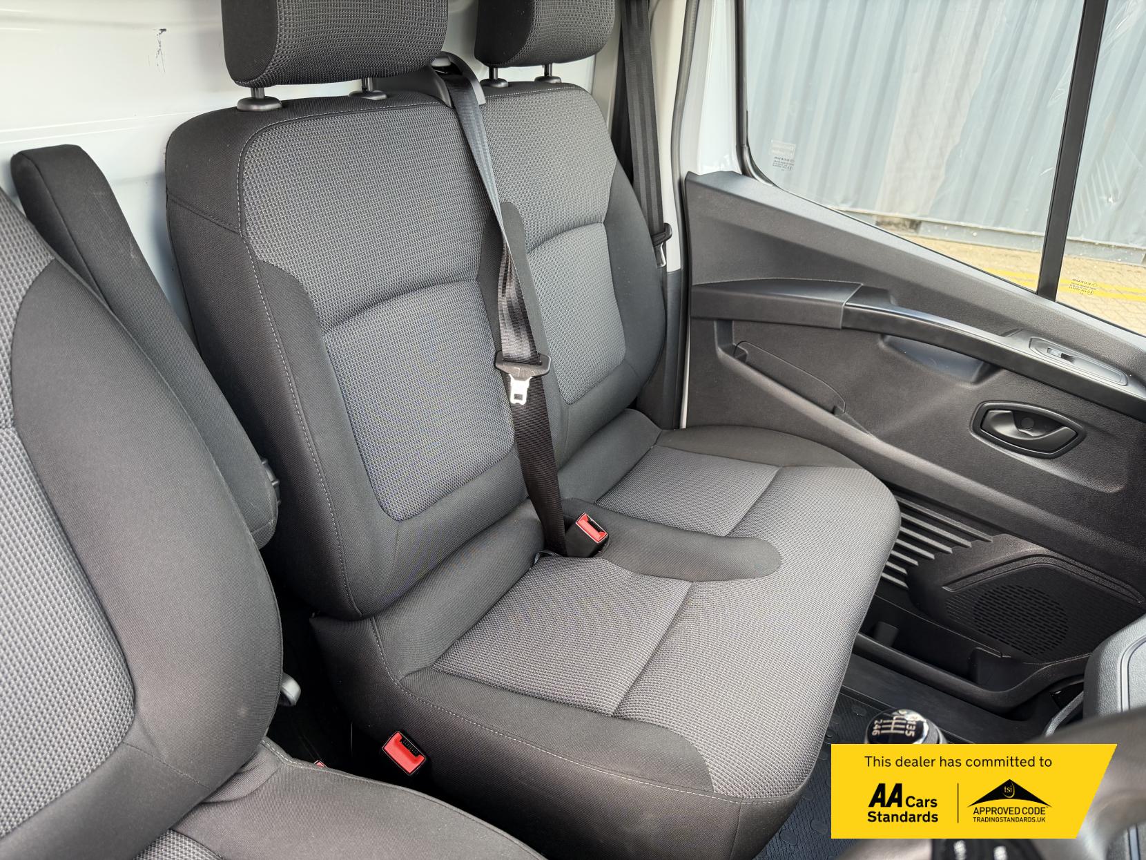2022 Renault Trafic 2.0 dCi Blue SL28 Business Panel Van 5dr Diesel Manual L1 H1 Euro 6 (s/s) (130 ps) - Thumbnail 20