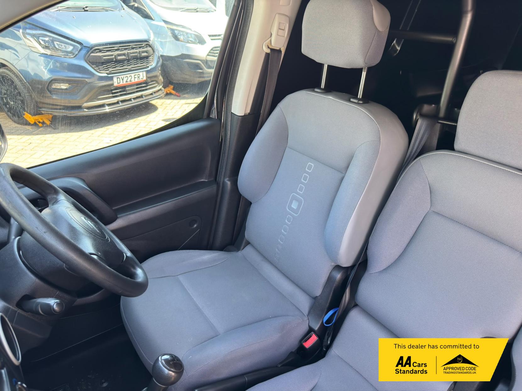 2015 Citroen Berlingo 1.6 HDi 625 Enterprise Panel Van 5dr Diesel Manual L1 (Euro 5) (135 g/km, 75 bhp) - Thumbnail 17