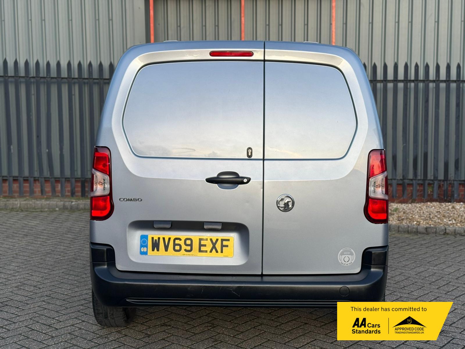 Vauxhall Combo 1.6 Turbo D 2000 Edition Panel Van 4dr Diesel Manual L1 H1 Euro 6 (s/s) (100 ps)