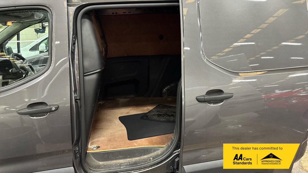 Vauxhall Combo 1.5 Turbo D 2000 Sportive Panel Van 4dr Diesel Manual L1 H1 Euro 6 (s/s) (100 ps)