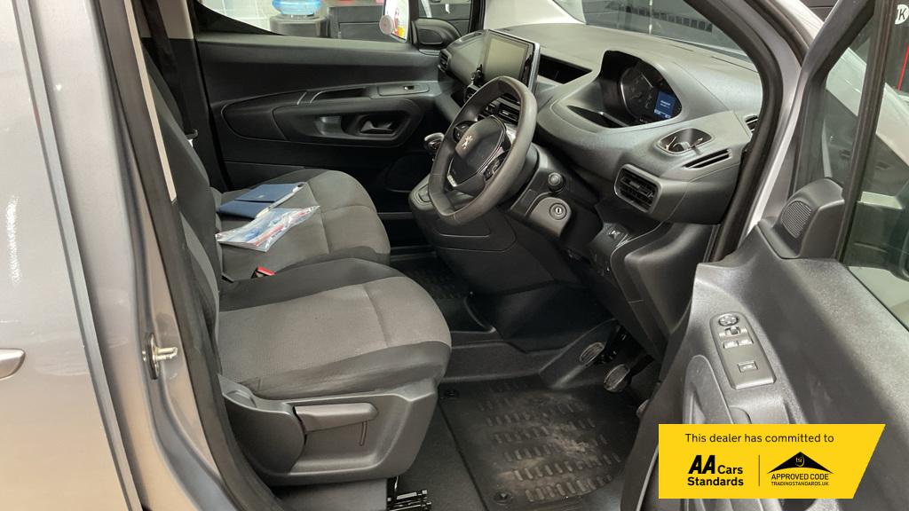 2019 Peugeot Partner 1.5 BlueHDi 950 Asphalt Long Panel Van 6dr Diesel Manual LWB Euro 6 (s/s) (130 bhp) - Thumbnail 10