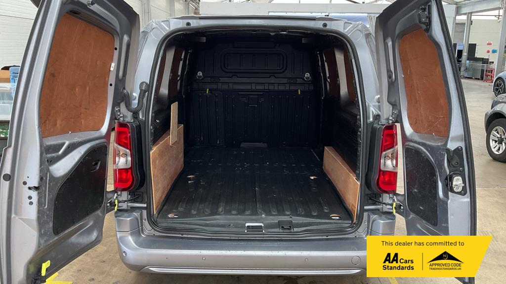 2019 Peugeot Partner 1.5 BlueHDi 950 Asphalt Long Panel Van 6dr Diesel Manual LWB Euro 6 (s/s) (130 bhp) - Thumbnail 8