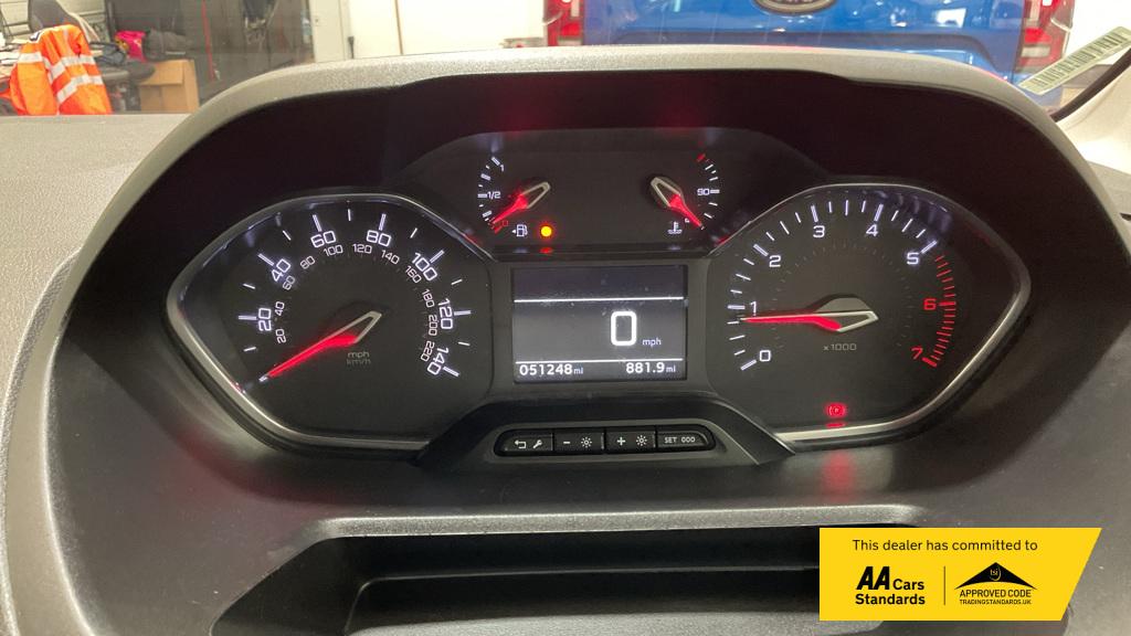 2019 Peugeot Partner 1.5 BlueHDi 950 Asphalt Long Panel Van 6dr Diesel Manual LWB Euro 6 (s/s) (130 bhp) - Thumbnail 11