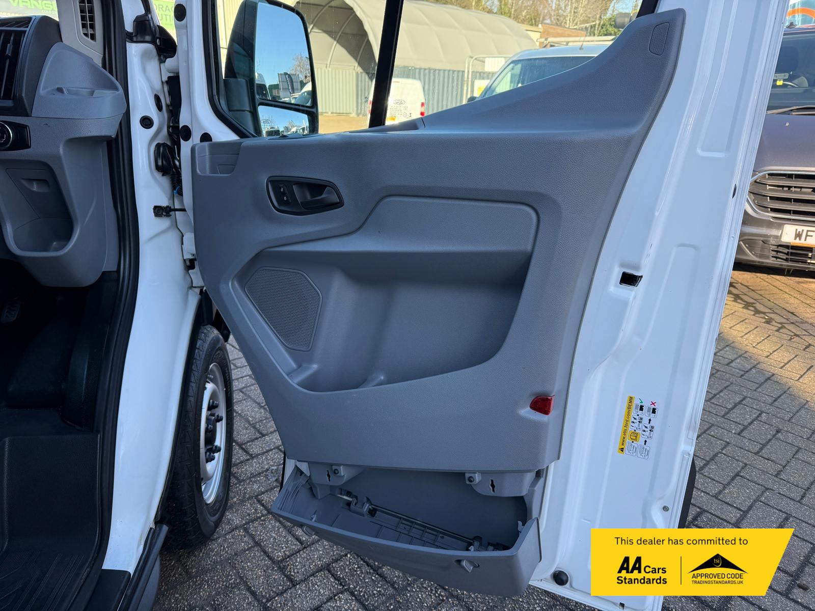 Ford Transit 2.2 TDCi 290 Panel Van 5dr Diesel Manual FWD L2 H2 Euro 5 (100 ps)