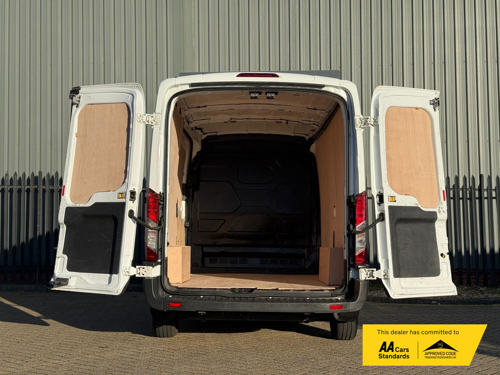 Ford Transit 2.2 TDCi 290 Panel Van 5dr Diesel Manual FWD L2 H2 Euro 5 (100 ps)