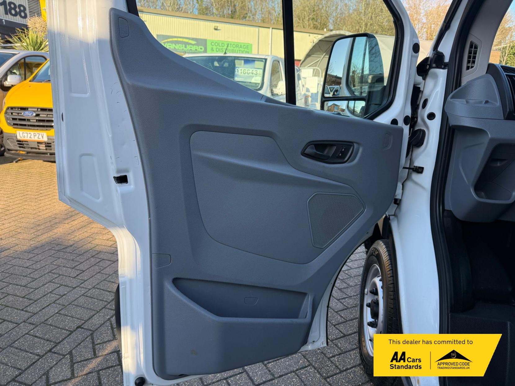 Ford Transit 2.2 TDCi 290 Panel Van 5dr Diesel Manual FWD L2 H2 Euro 5 (100 ps)