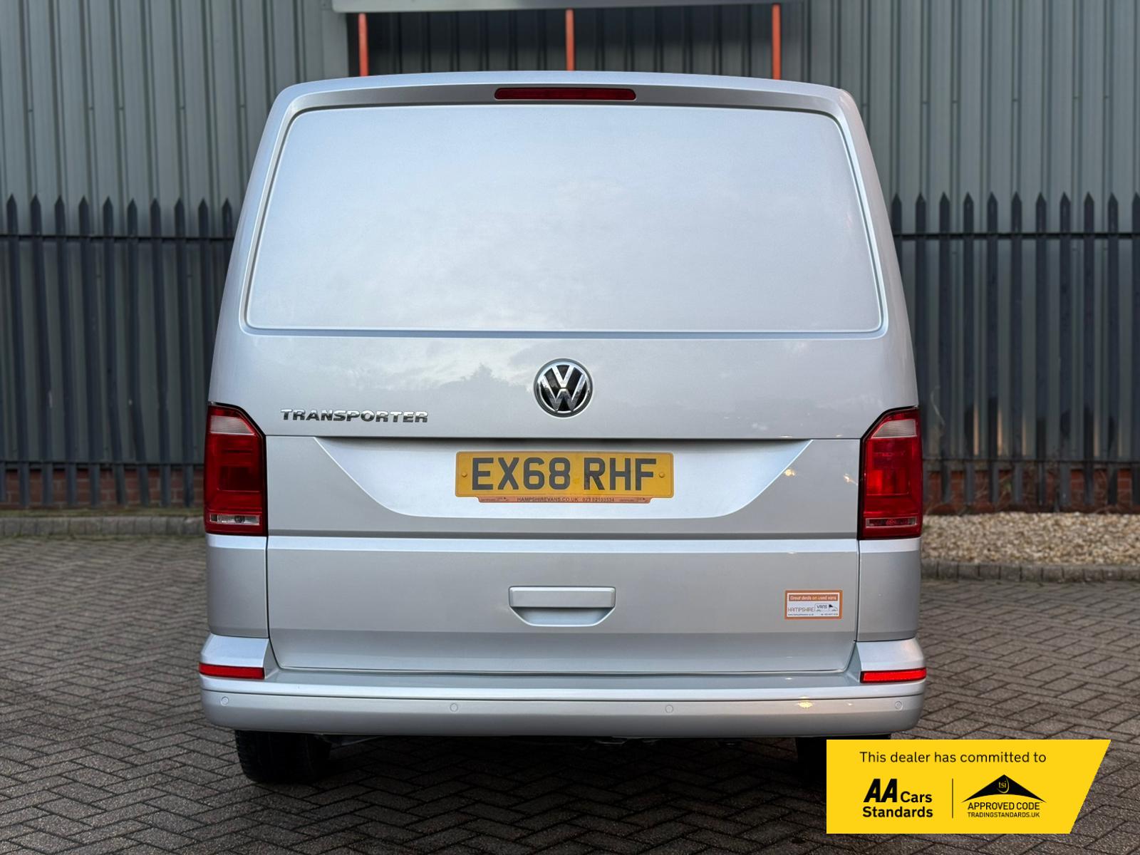 Volkswagen Transporter 2.0 TDI T32 BlueMotion Tech Trendline Panel Van 5dr Diesel DSG FWD SWB Euro 6 (s/s) (150 ps)