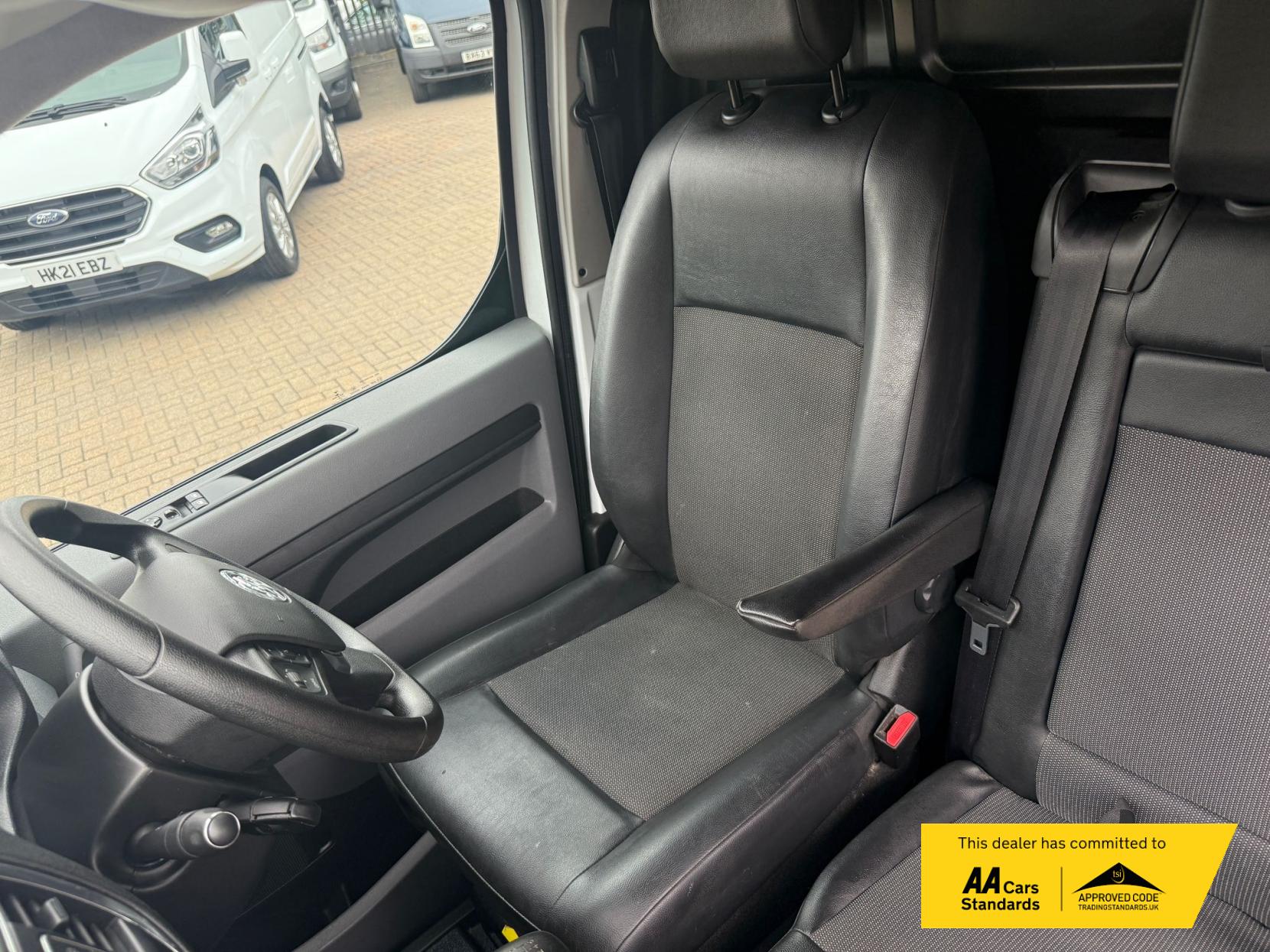 Vauxhall Vivaro 1.5 Turbo D 2900 Sportive Panel Van 5dr Diesel Manual L2 H1 Euro 6 (s/s) (100 ps)