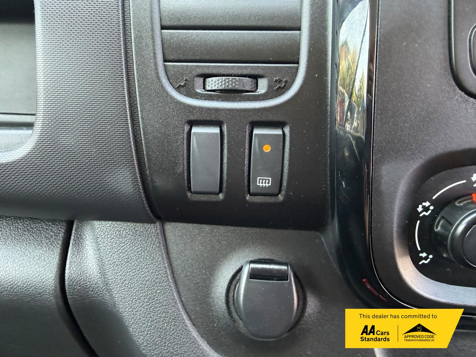 2017 Vauxhall Vivaro 1.6 CDTi 2900 BiTurbo Sportive Panel Van 5dr Diesel Manual L1 H1 Euro 6 (s/s) (125 ps) - Thumbnail 36