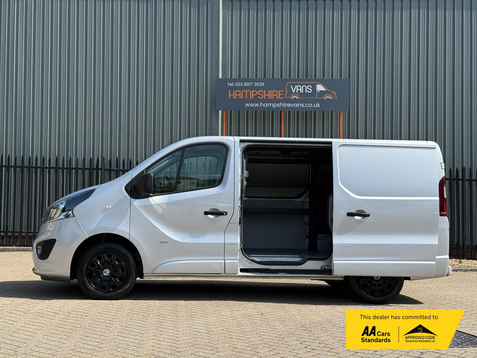 2017 Vauxhall Vivaro 1.6 CDTi 2900 BiTurbo Sportive Panel Van 5dr Diesel Manual L1 H1 Euro 6 (s/s) (125 ps) - Thumbnail 7