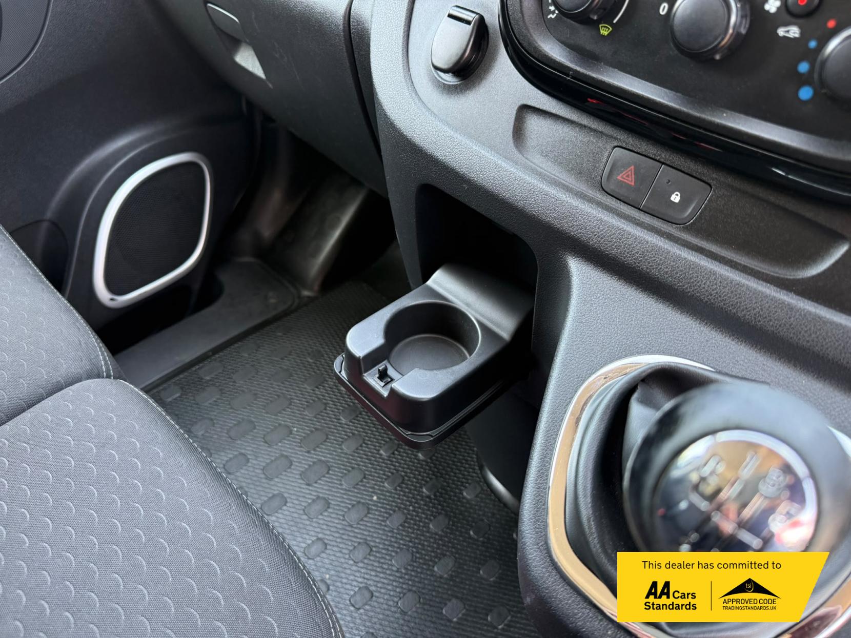 2017 Vauxhall Vivaro 1.6 CDTi 2900 BiTurbo Sportive Panel Van 5dr Diesel Manual L1 H1 Euro 6 (s/s) (125 ps) - Thumbnail 34