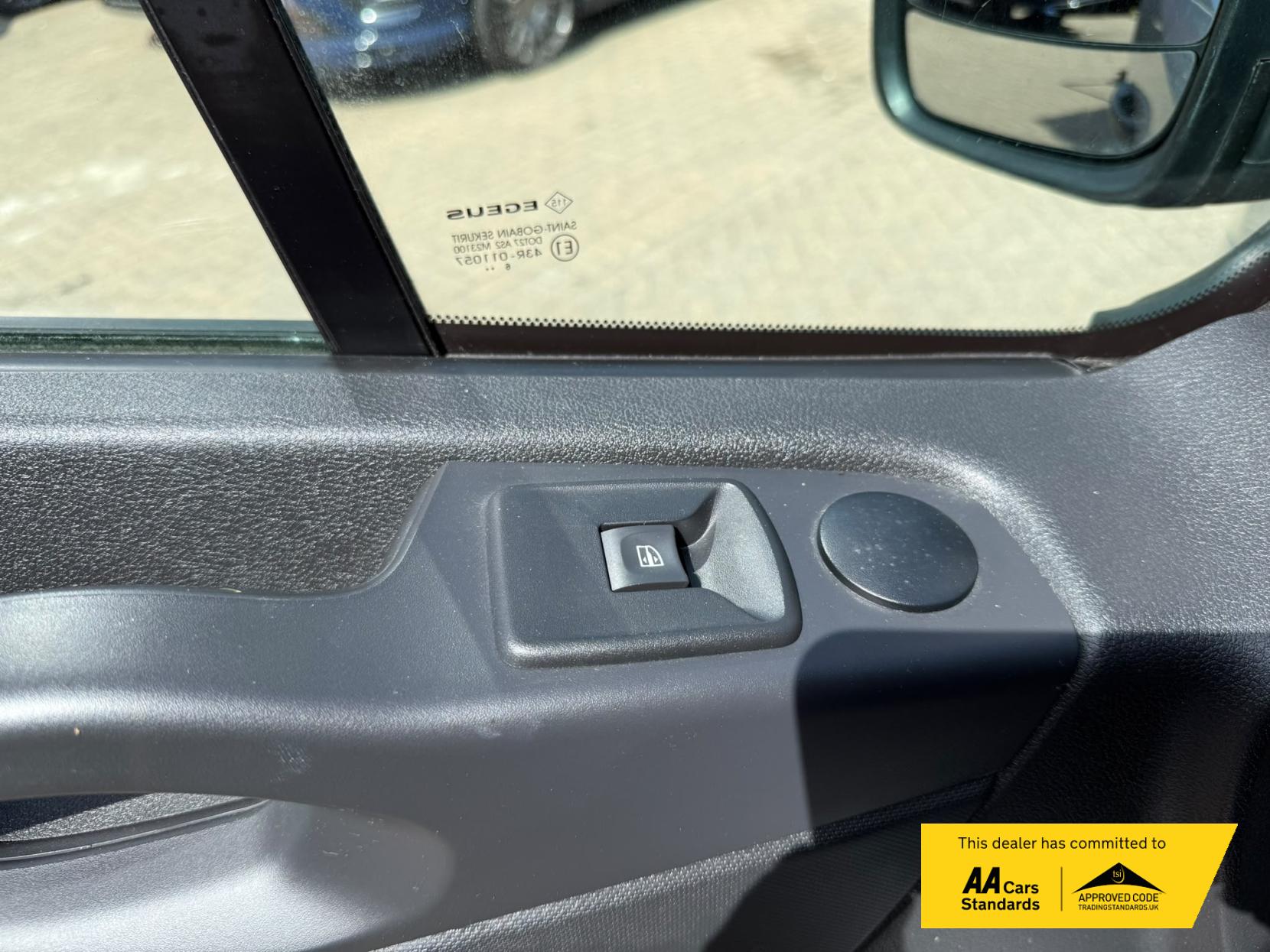2017 Vauxhall Vivaro 1.6 CDTi 2900 BiTurbo Sportive Panel Van 5dr Diesel Manual L1 H1 Euro 6 (s/s) (125 ps) - Thumbnail 26
