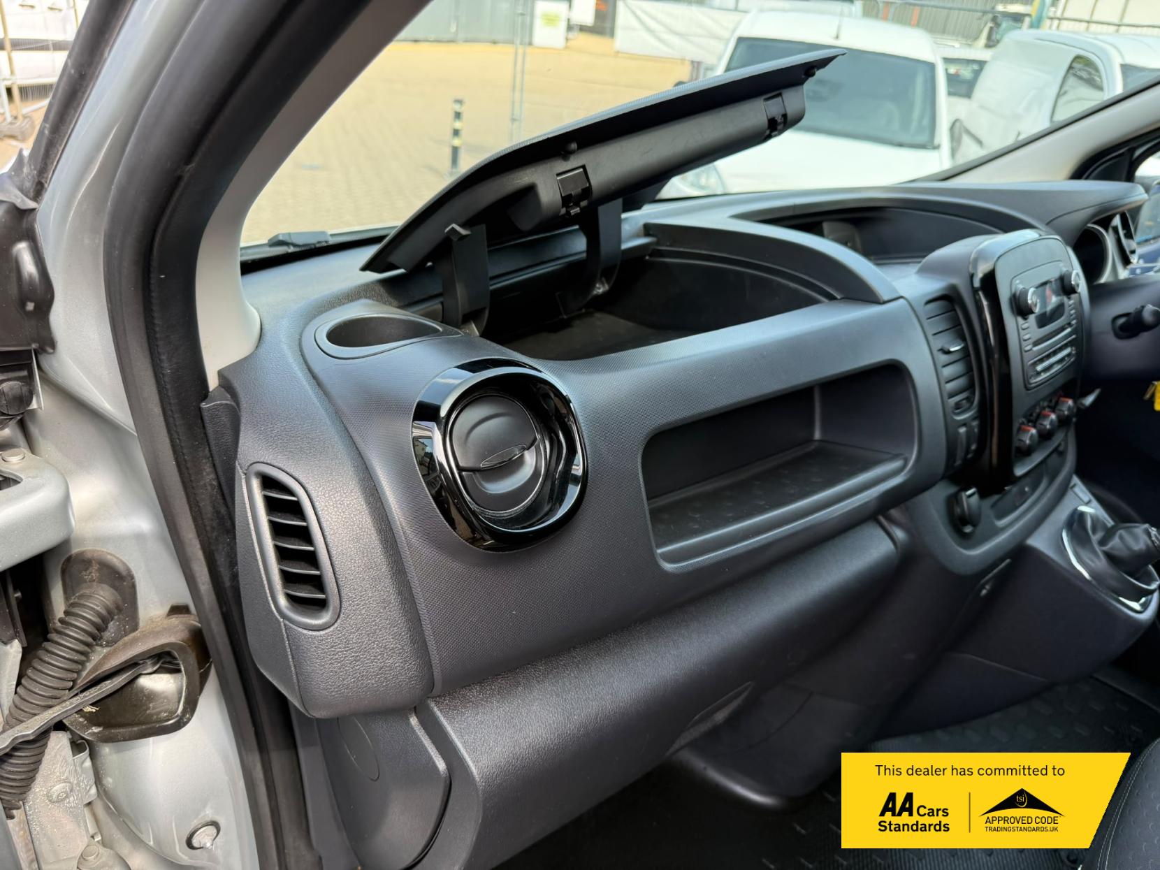 2017 Vauxhall Vivaro 1.6 CDTi 2900 BiTurbo Sportive Panel Van 5dr Diesel Manual L1 H1 Euro 6 (s/s) (125 ps) - Thumbnail 28