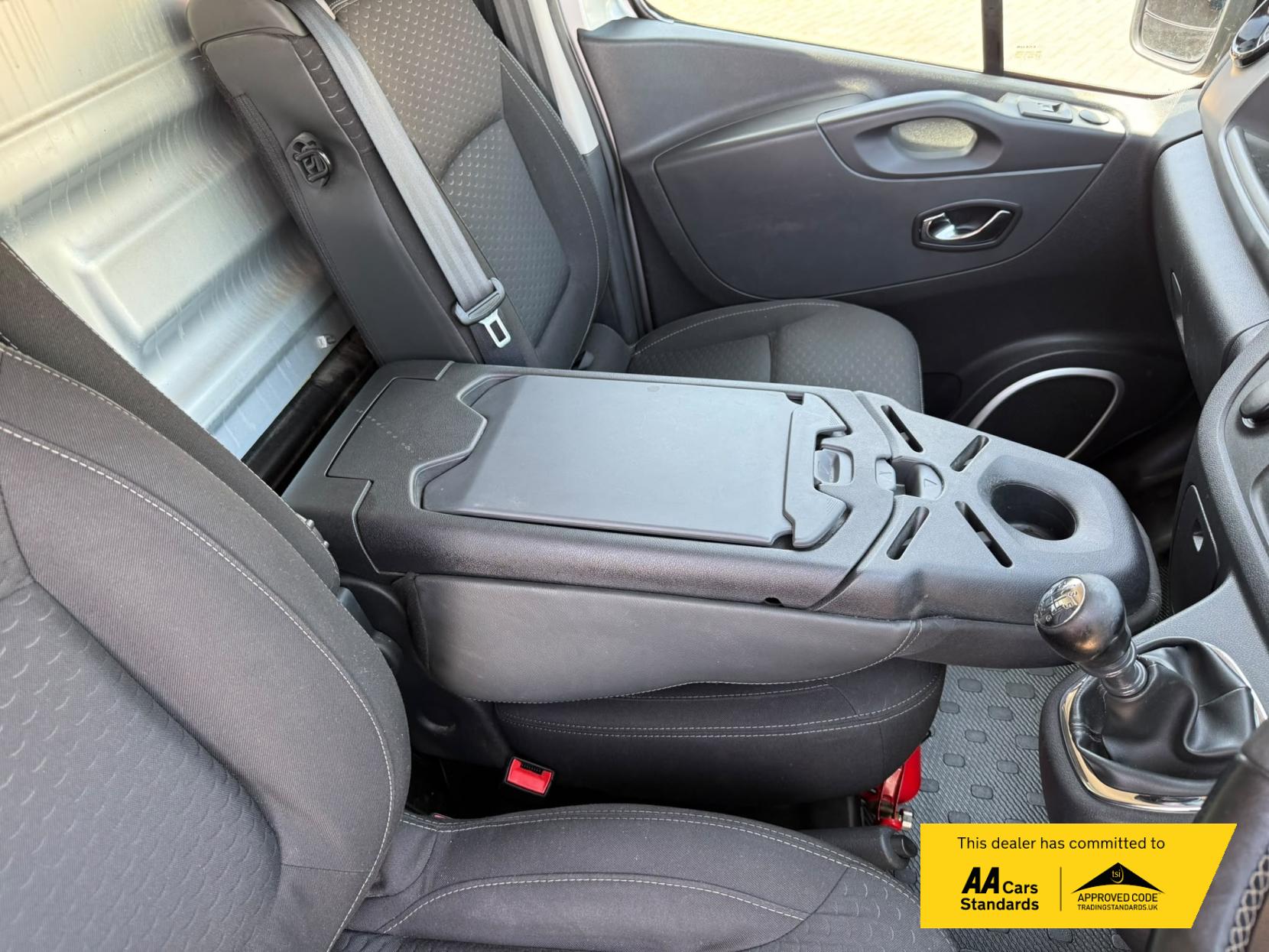 2017 Vauxhall Vivaro 1.6 CDTi 2900 BiTurbo Sportive Panel Van 5dr Diesel Manual L1 H1 Euro 6 (s/s) (125 ps) - Thumbnail 22
