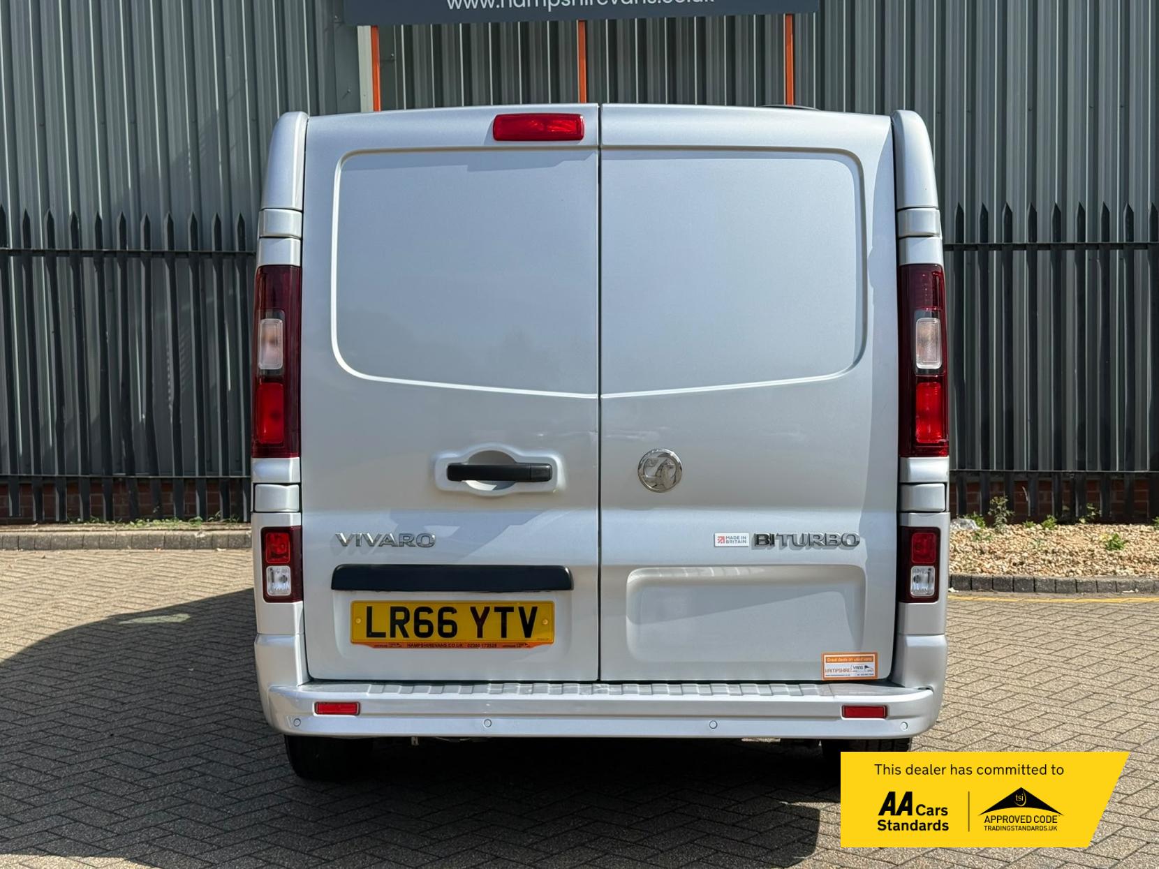 2017 Vauxhall Vivaro 1.6 CDTi 2900 BiTurbo Sportive Panel Van 5dr Diesel Manual L1 H1 Euro 6 (s/s) (125 ps) - Thumbnail 9