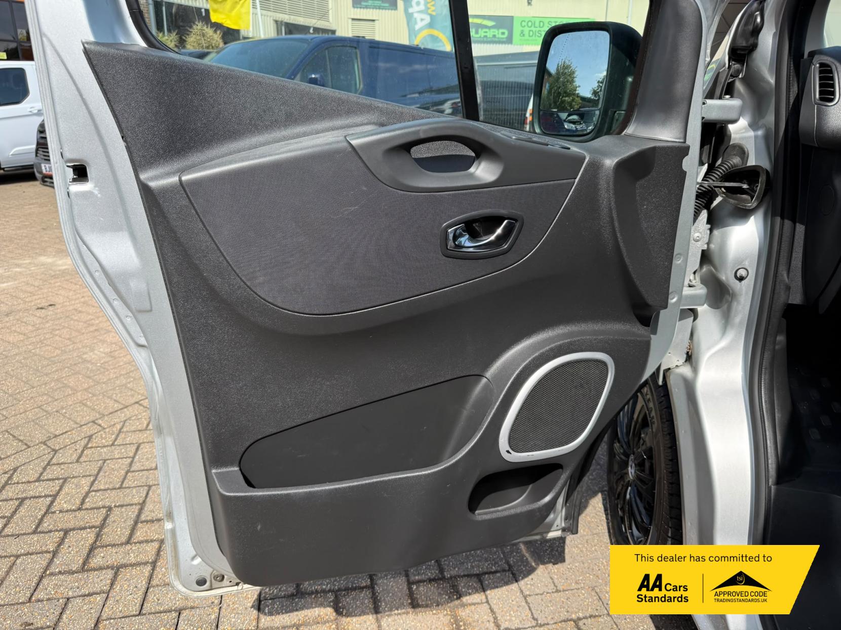 2017 Vauxhall Vivaro 1.6 CDTi 2900 BiTurbo Sportive Panel Van 5dr Diesel Manual L1 H1 Euro 6 (s/s) (125 ps) - Thumbnail 25