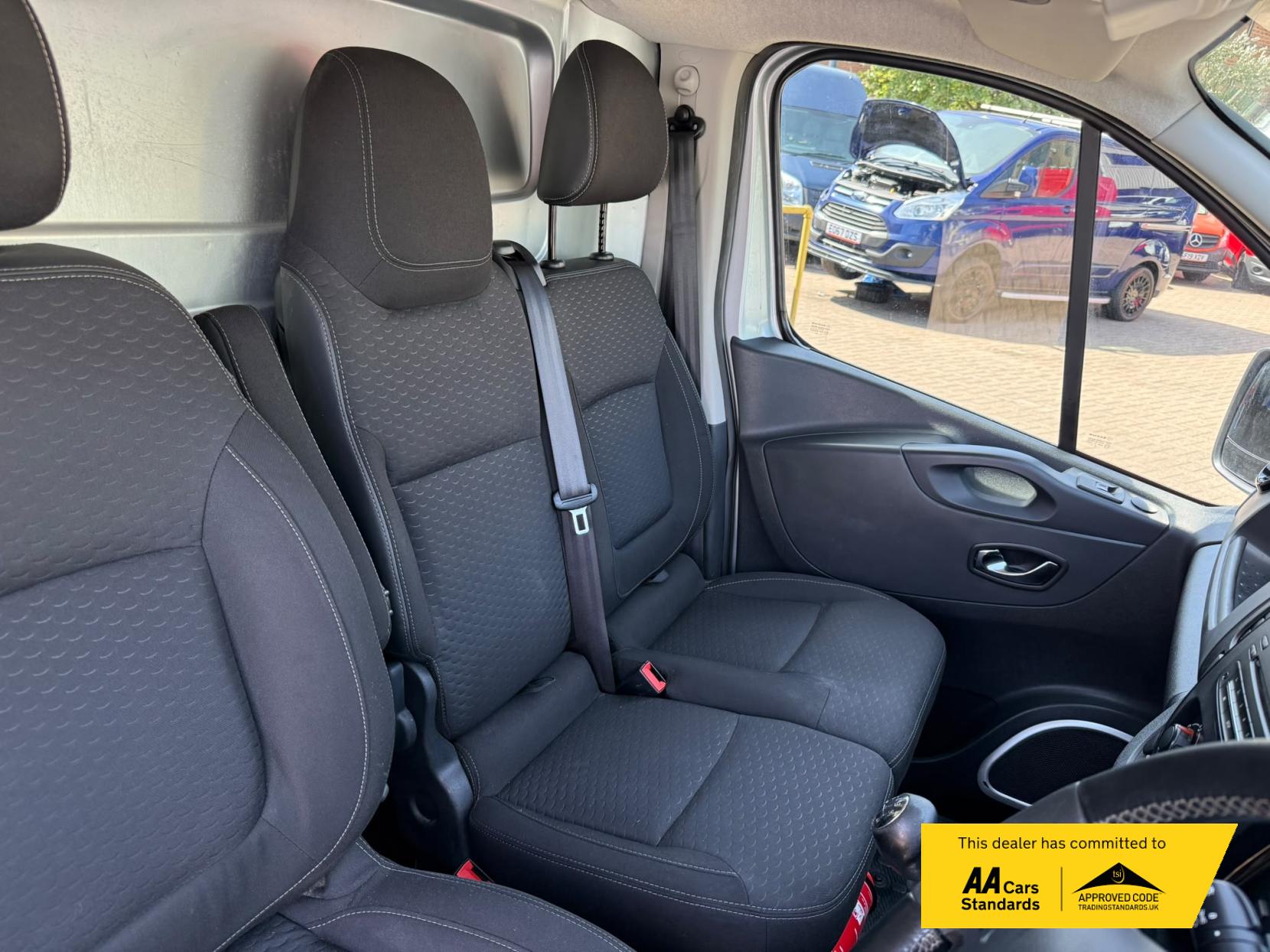 2017 Vauxhall Vivaro 1.6 CDTi 2900 BiTurbo Sportive Panel Van 5dr Diesel Manual L1 H1 Euro 6 (s/s) (125 ps) - Thumbnail 21