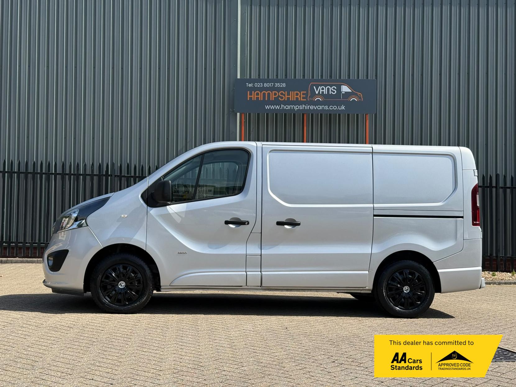 2017 Vauxhall Vivaro 1.6 CDTi 2900 BiTurbo Sportive Panel Van 5dr Diesel Manual L1 H1 Euro 6 (s/s) (125 ps) - Thumbnail 6