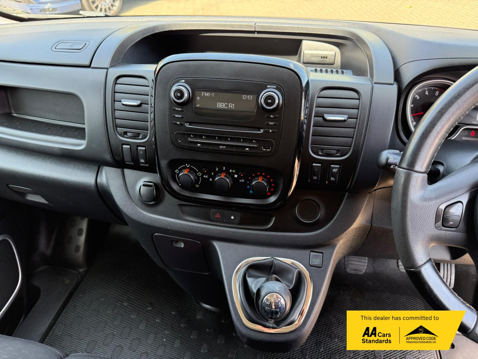 2017 Vauxhall Vivaro 1.6 CDTi 2900 BiTurbo Sportive Panel Van 5dr Diesel Manual L1 H1 Euro 6 (s/s) (125 ps) - Thumbnail 29