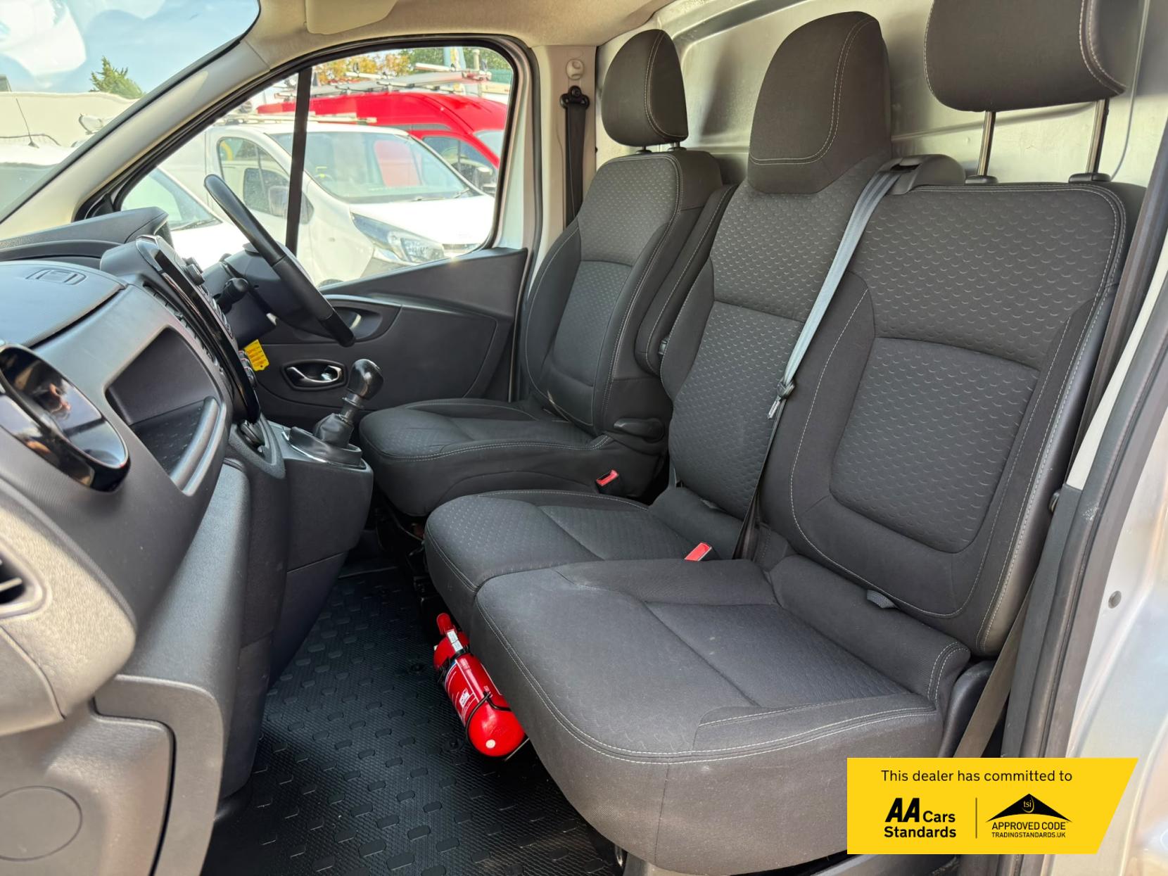 2017 Vauxhall Vivaro 1.6 CDTi 2900 BiTurbo Sportive Panel Van 5dr Diesel Manual L1 H1 Euro 6 (s/s) (125 ps) - Thumbnail 20