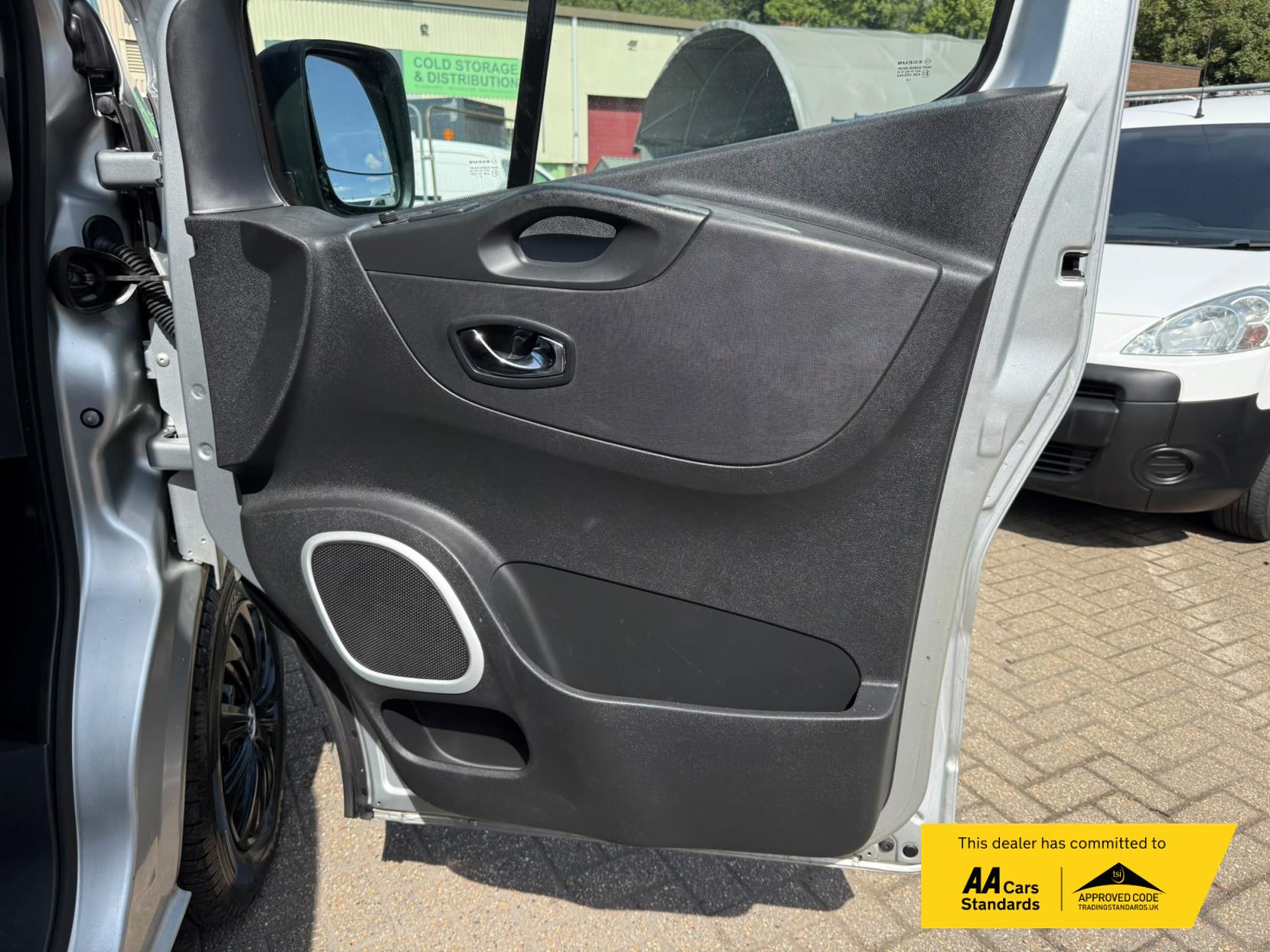 2017 Vauxhall Vivaro 1.6 CDTi 2900 BiTurbo Sportive Panel Van 5dr Diesel Manual L1 H1 Euro 6 (s/s) (125 ps) - Thumbnail 51