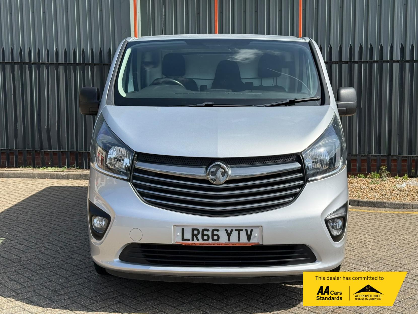 2017 Vauxhall Vivaro 1.6 CDTi 2900 BiTurbo Sportive Panel Van 5dr Diesel Manual L1 H1 Euro 6 (s/s) (125 ps) - Thumbnail 8
