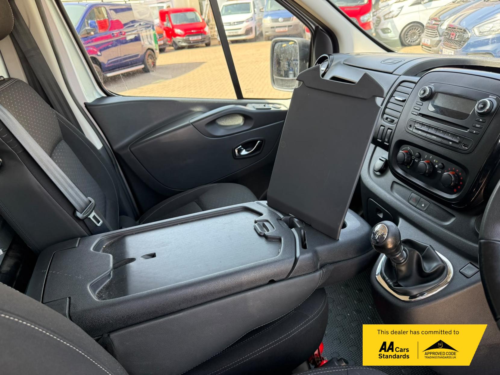 2017 Vauxhall Vivaro 1.6 CDTi 2900 BiTurbo Sportive Panel Van 5dr Diesel Manual L1 H1 Euro 6 (s/s) (125 ps) - Thumbnail 24