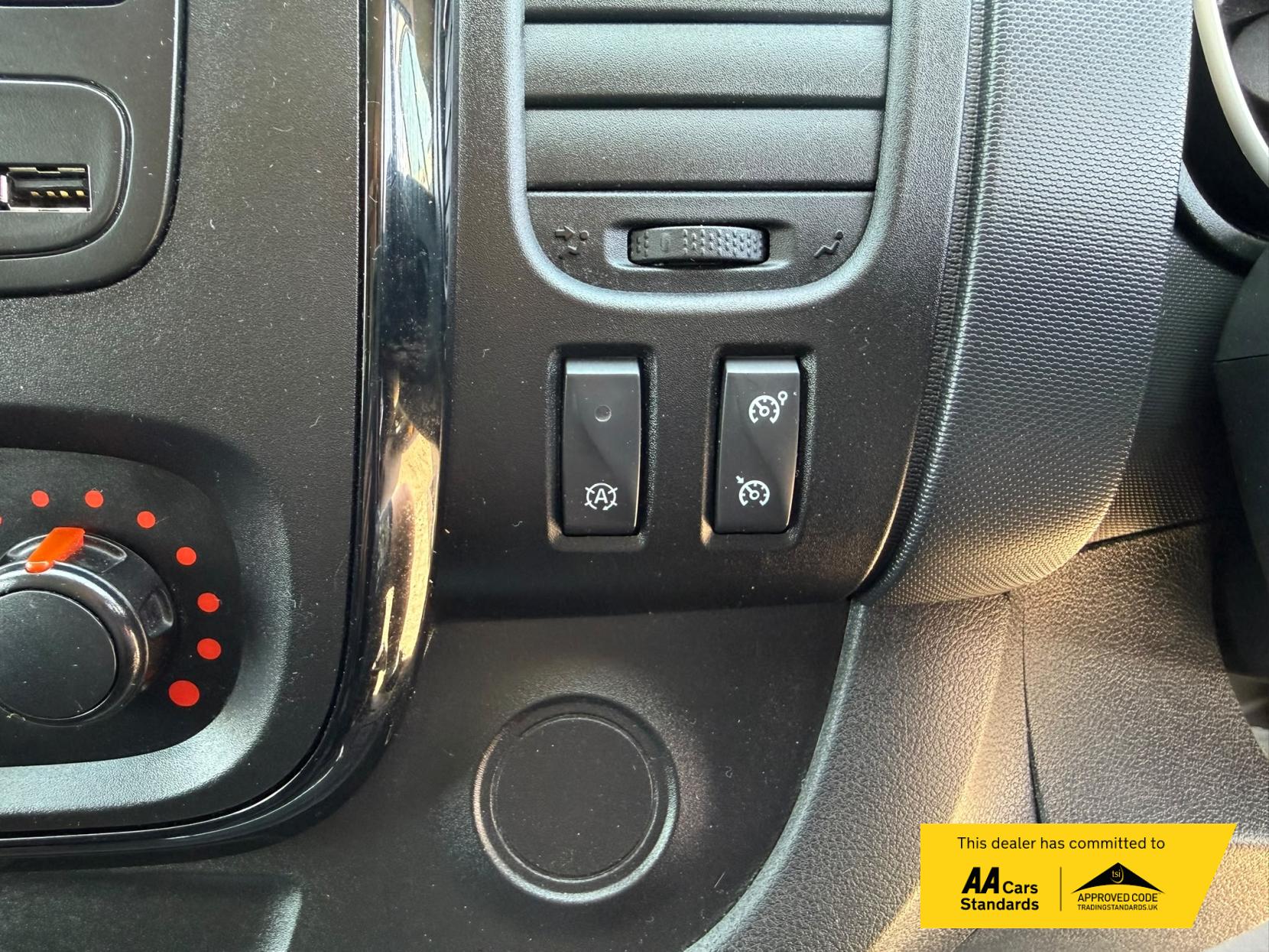 2017 Vauxhall Vivaro 1.6 CDTi 2900 BiTurbo Sportive Panel Van 5dr Diesel Manual L1 H1 Euro 6 (s/s) (125 ps) - Thumbnail 37
