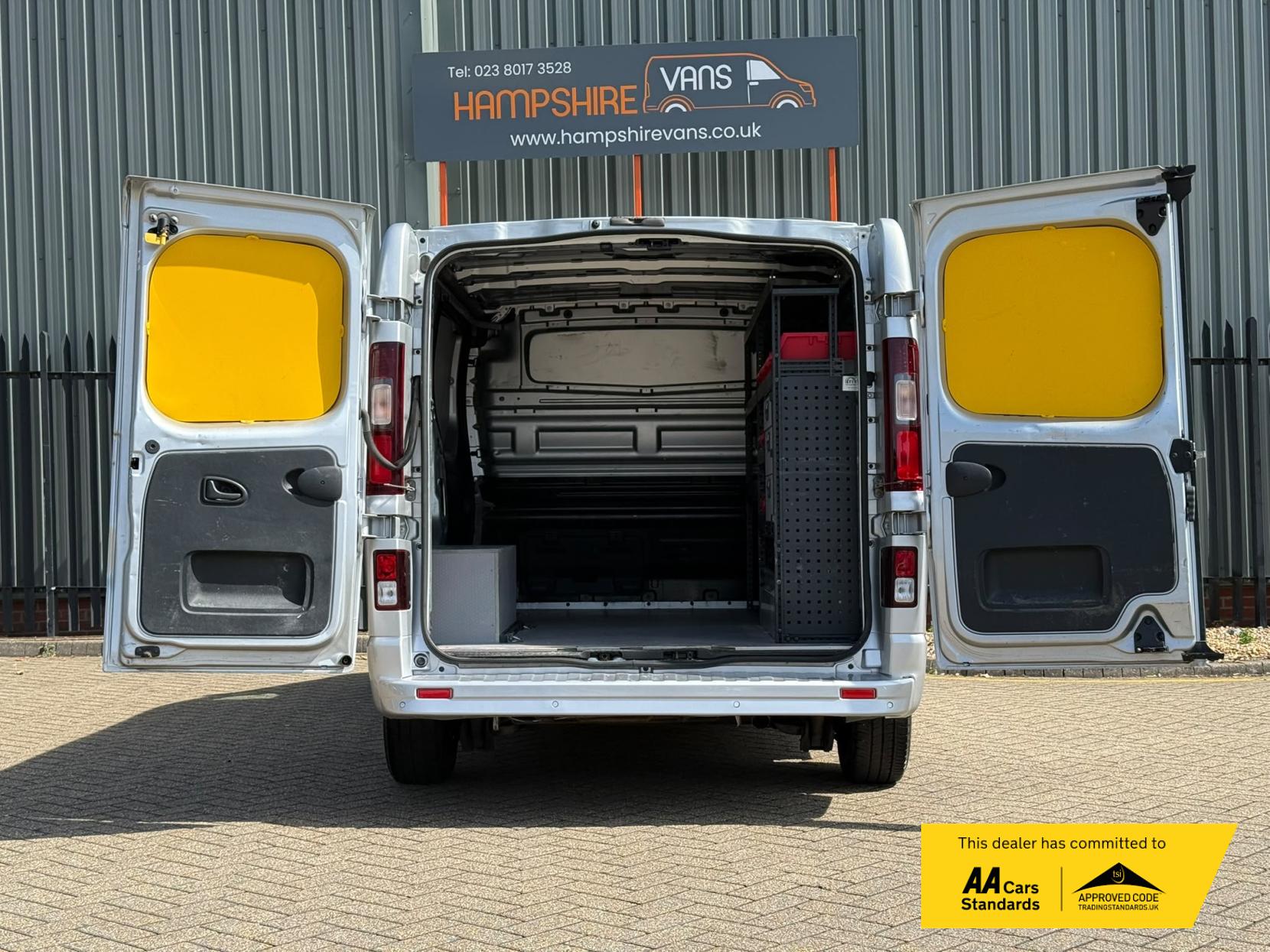 2017 Vauxhall Vivaro 1.6 CDTi 2900 BiTurbo Sportive Panel Van 5dr Diesel Manual L1 H1 Euro 6 (s/s) (125 ps) - Thumbnail 11