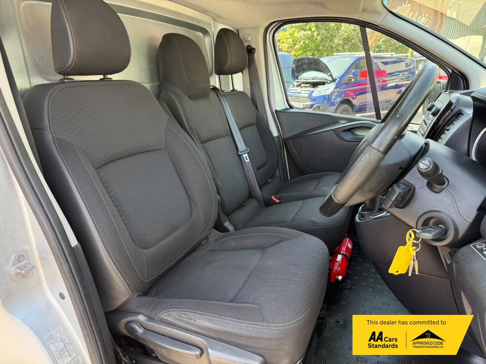 2017 Vauxhall Vivaro 1.6 CDTi 2900 BiTurbo Sportive Panel Van 5dr Diesel Manual L1 H1 Euro 6 (s/s) (125 ps) - Thumbnail 19