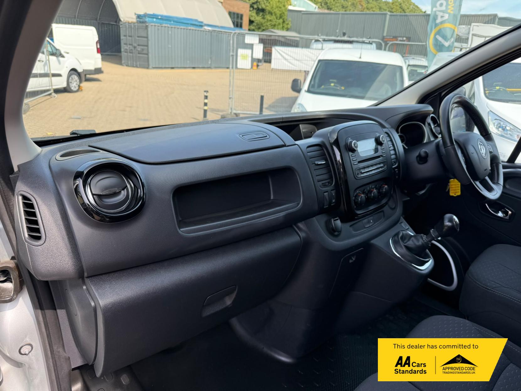 2017 Vauxhall Vivaro 1.6 CDTi 2900 BiTurbo Sportive Panel Van 5dr Diesel Manual L1 H1 Euro 6 (s/s) (125 ps) - Thumbnail 27