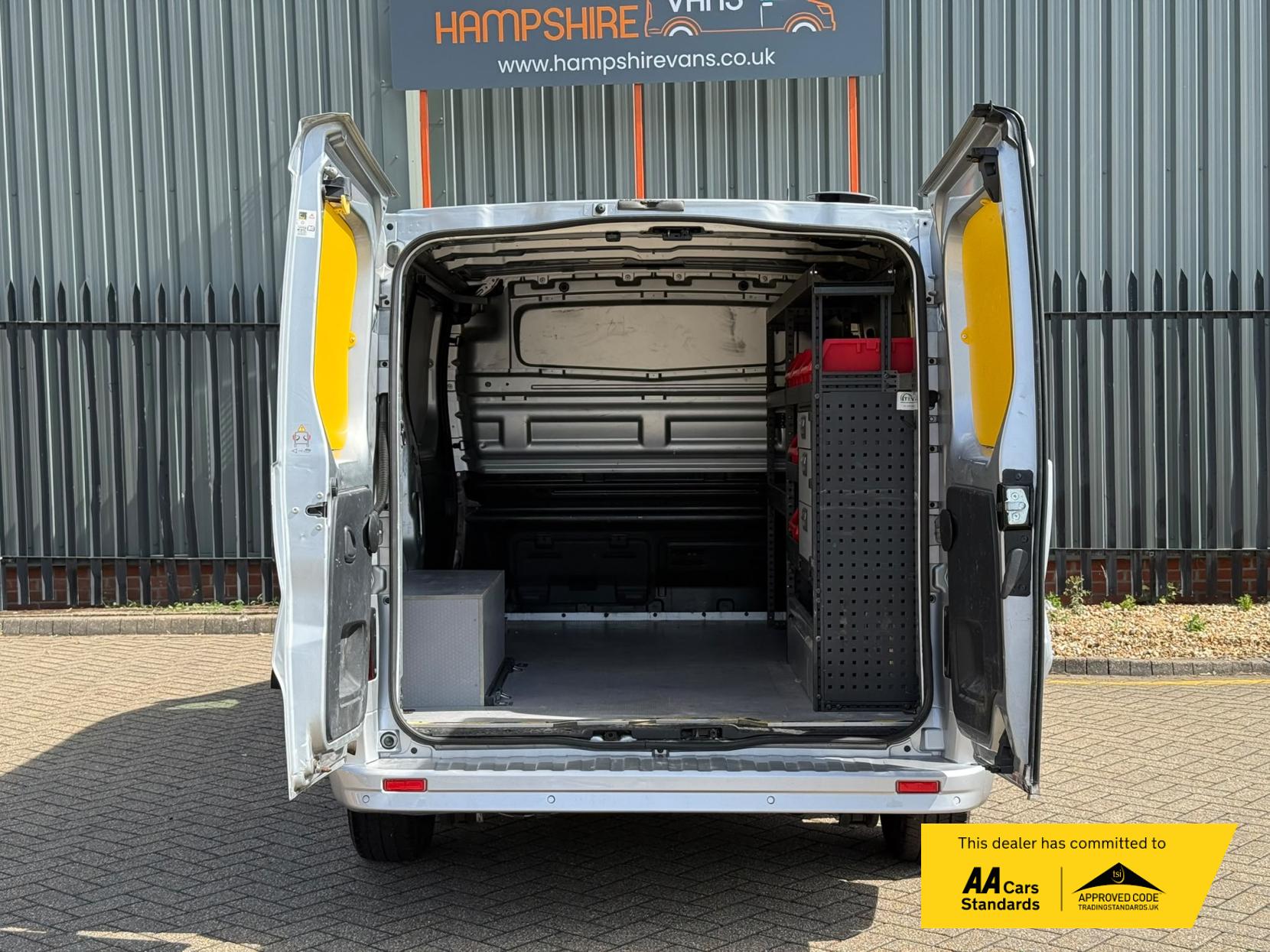 2017 Vauxhall Vivaro 1.6 CDTi 2900 BiTurbo Sportive Panel Van 5dr Diesel Manual L1 H1 Euro 6 (s/s) (125 ps) - Thumbnail 10