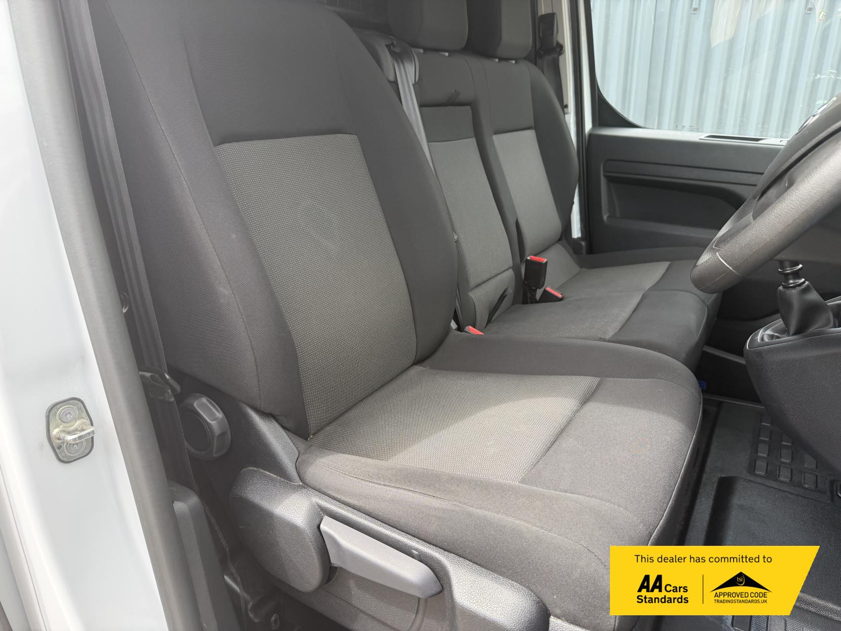 2023 Toyota ProAce 1.5D Icon Medium Panel Van 6dr Diesel Manual MWB Euro 6 (s/s) (120 bhp) - Thumbnail 14